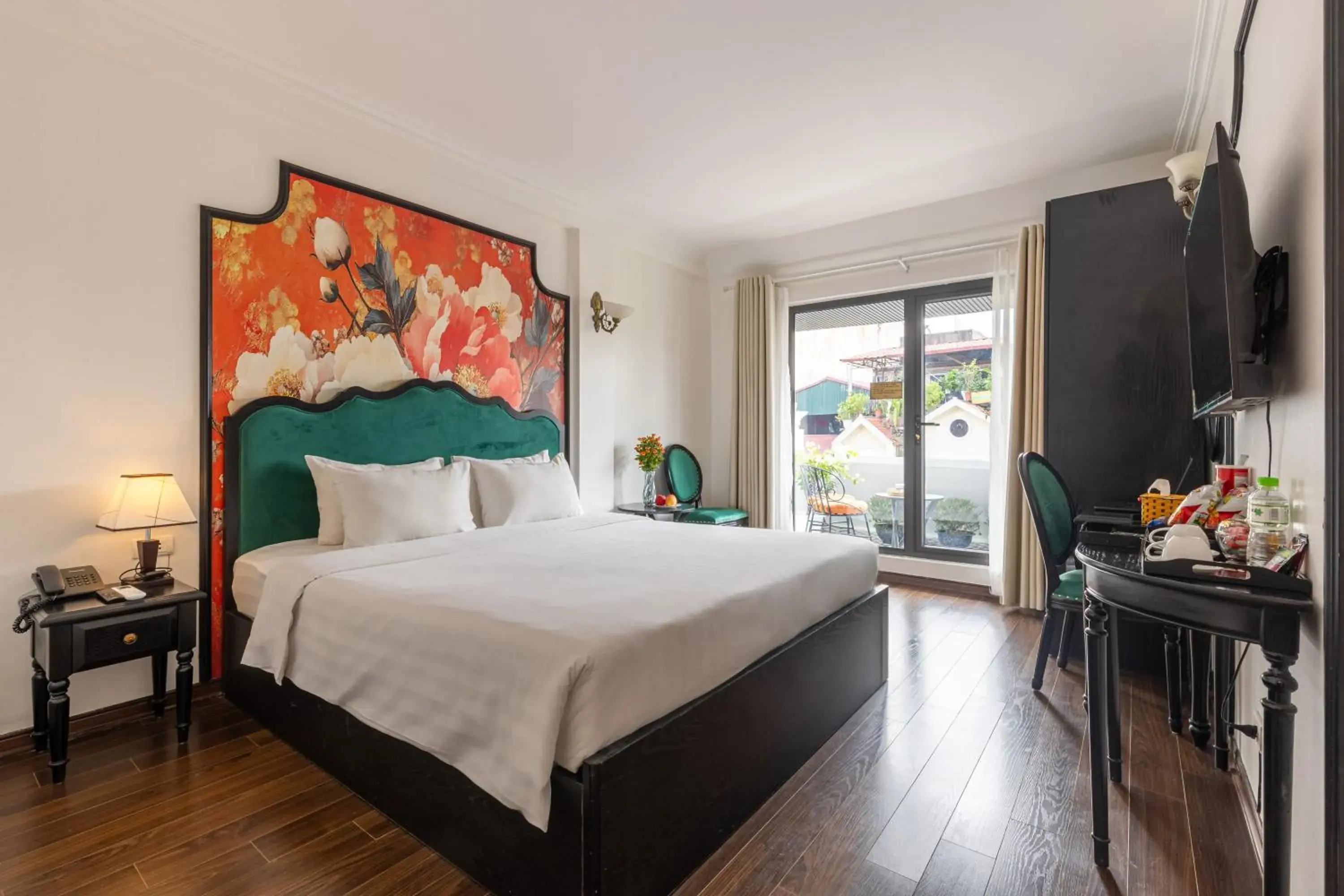 Deluxe Double or Twin Room with Balcony in Hanoi House Hotel & Travel Deluxe Double or Twin Room with Balcony in Hanoi House Hotel & Travel