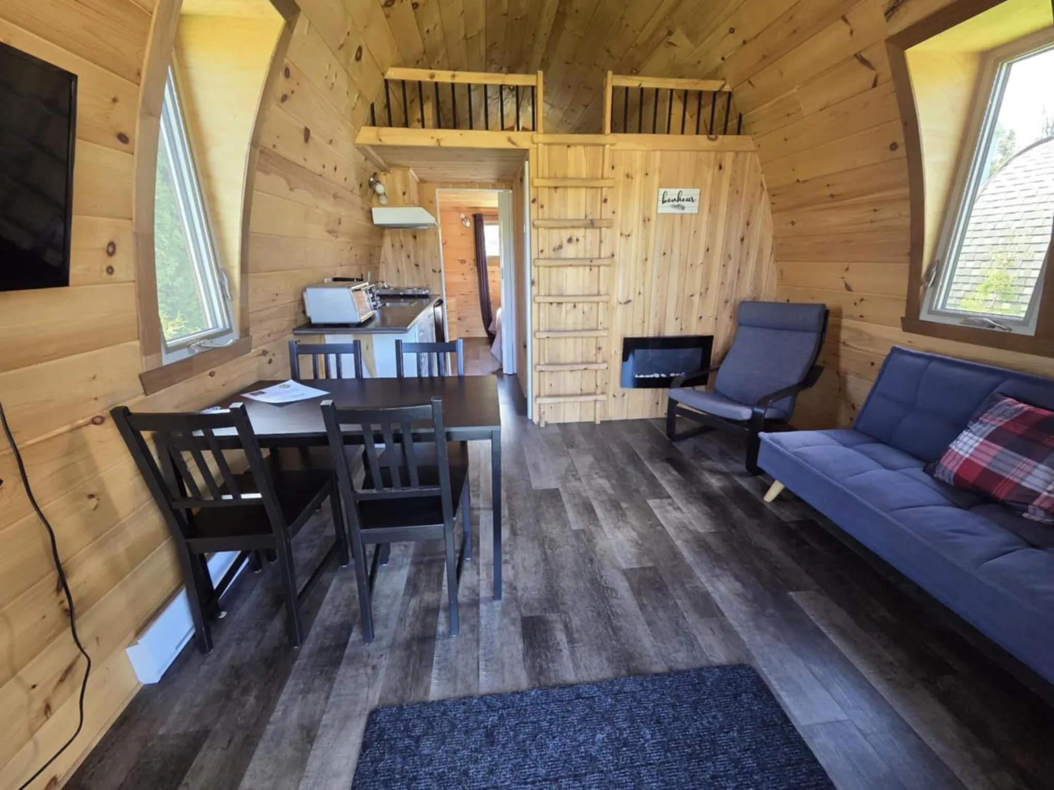 TV and multimedia in Motel Le Riviera