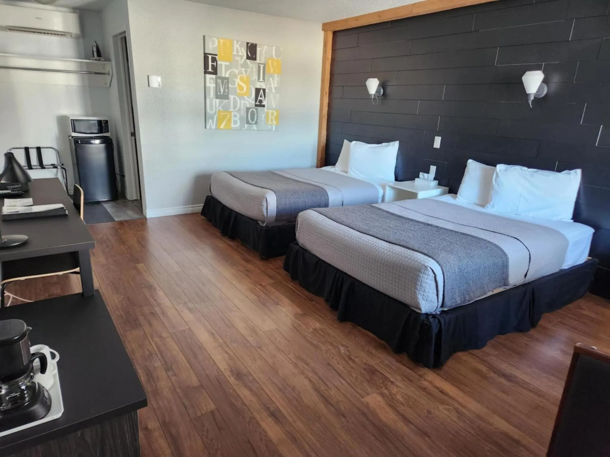 Photo of the whole room, Bed in Motel Le Riviera