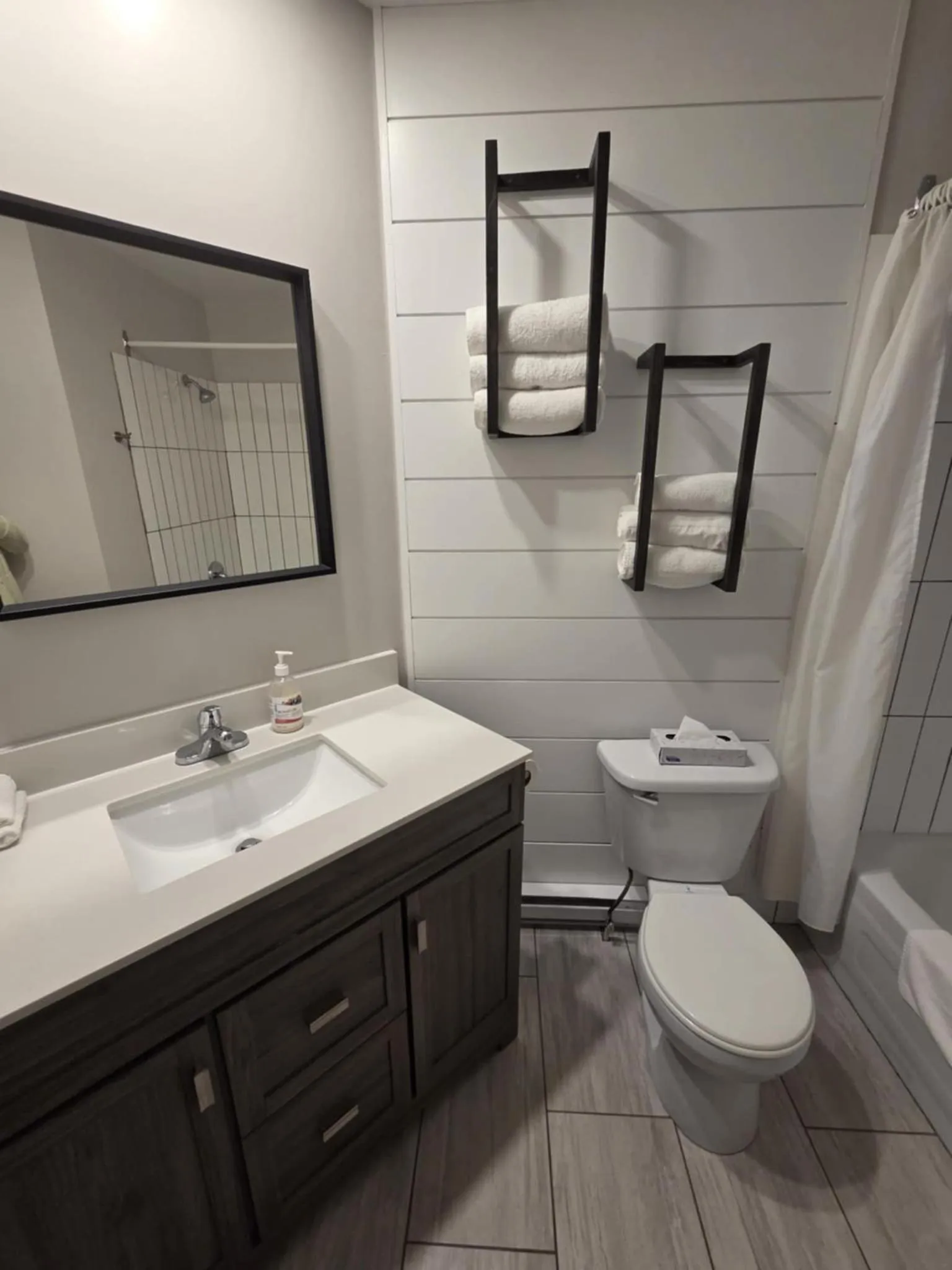 Shower in Motel Le Riviera