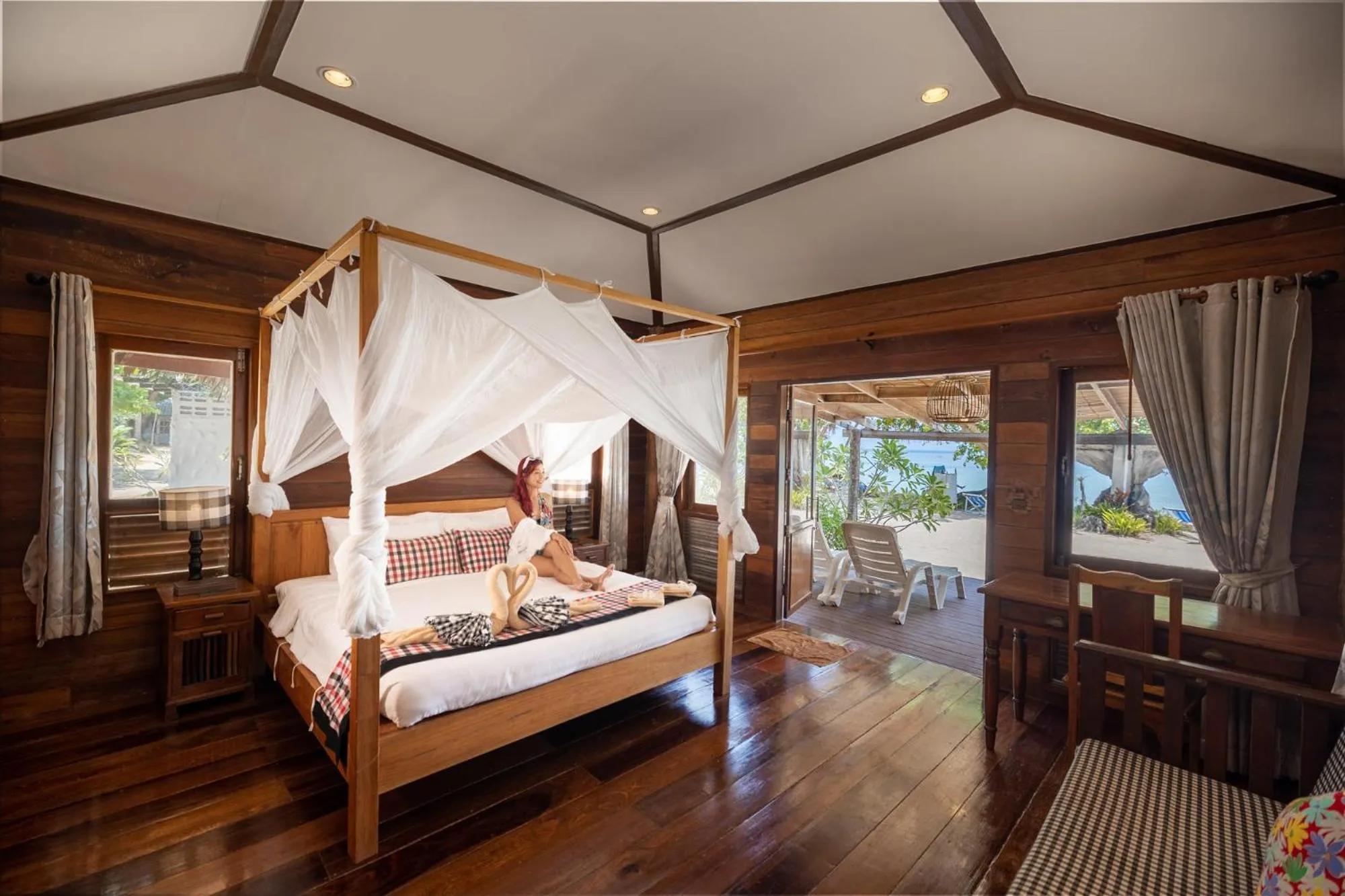 View (from property/room), Bed in Thapwarin Resort - Green Hotel