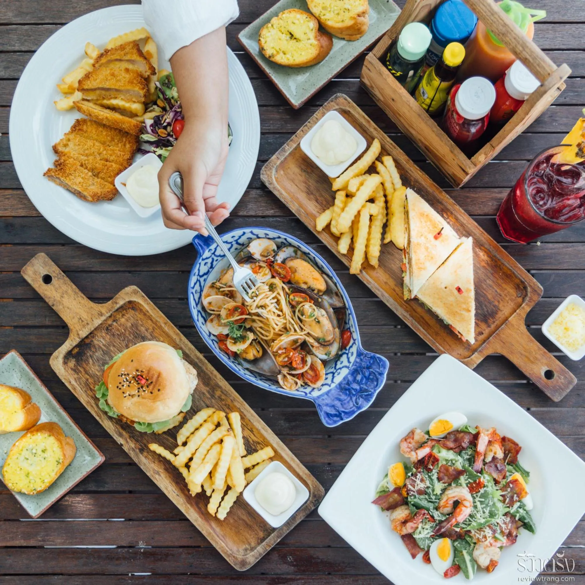 Food in Thapwarin Resort - Green Hotel