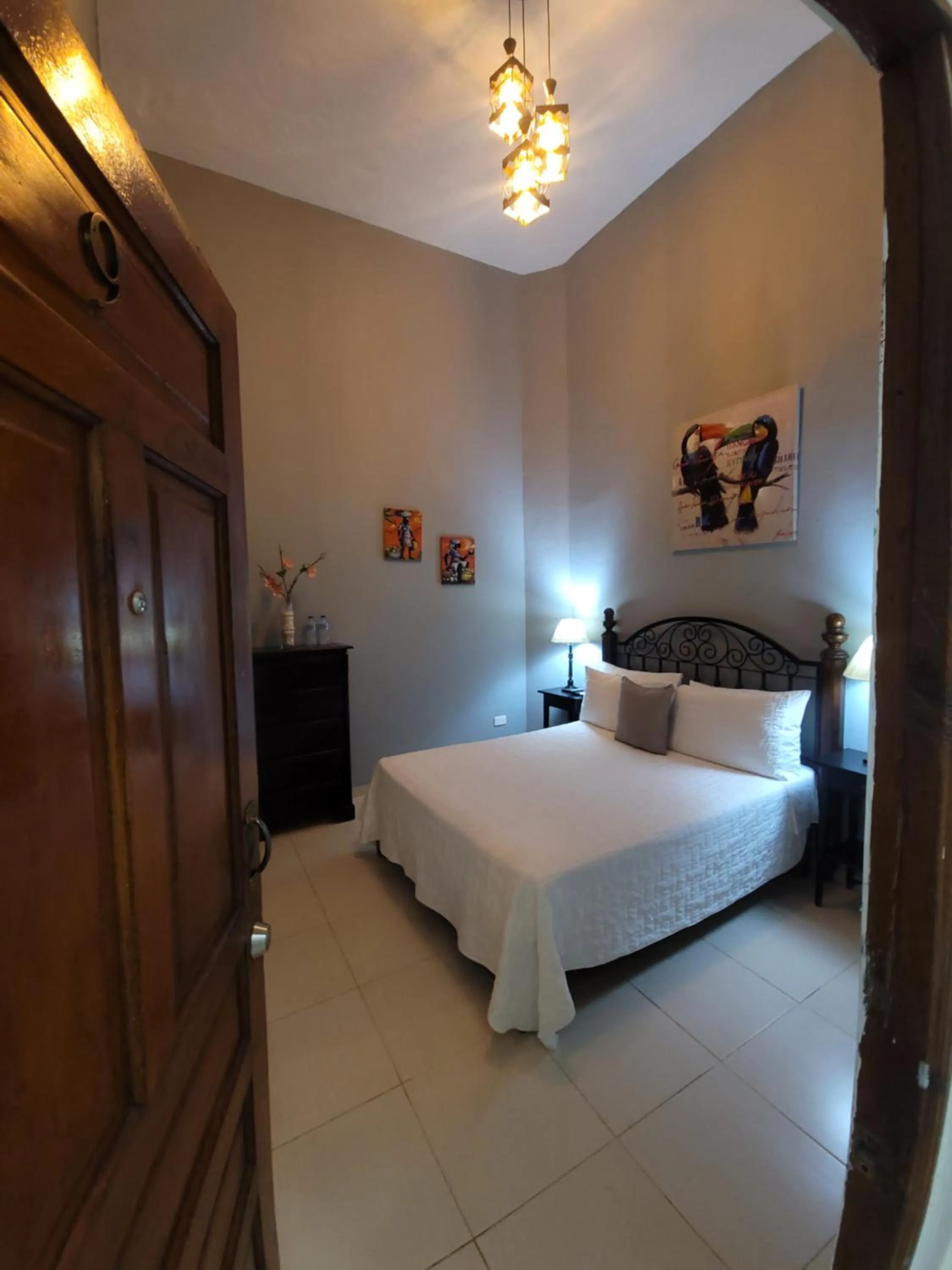 Bed in Hotel Class Colonial