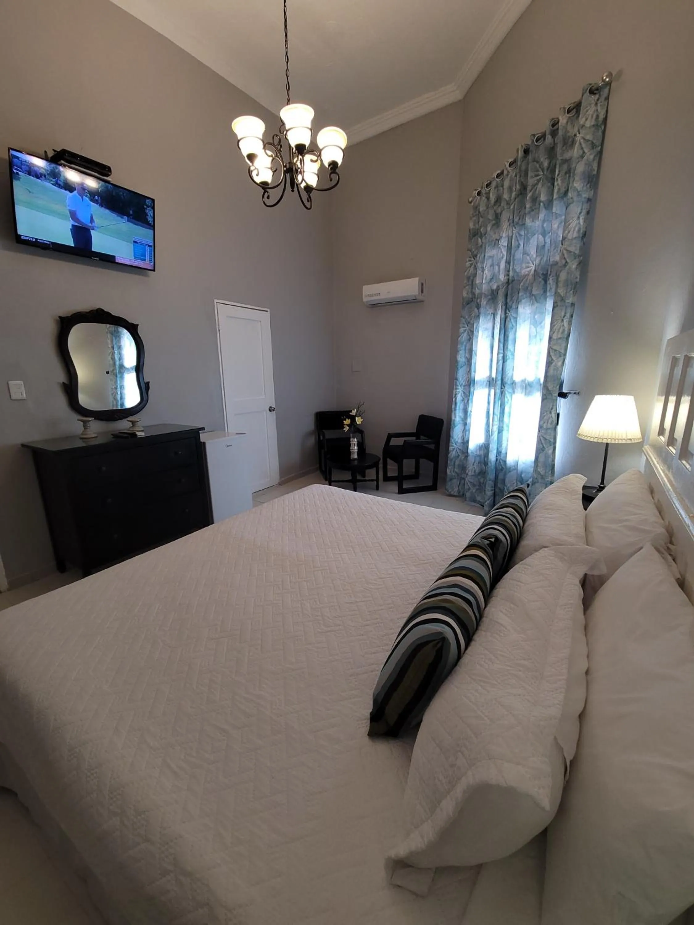 Bed in Hotel Class Colonial