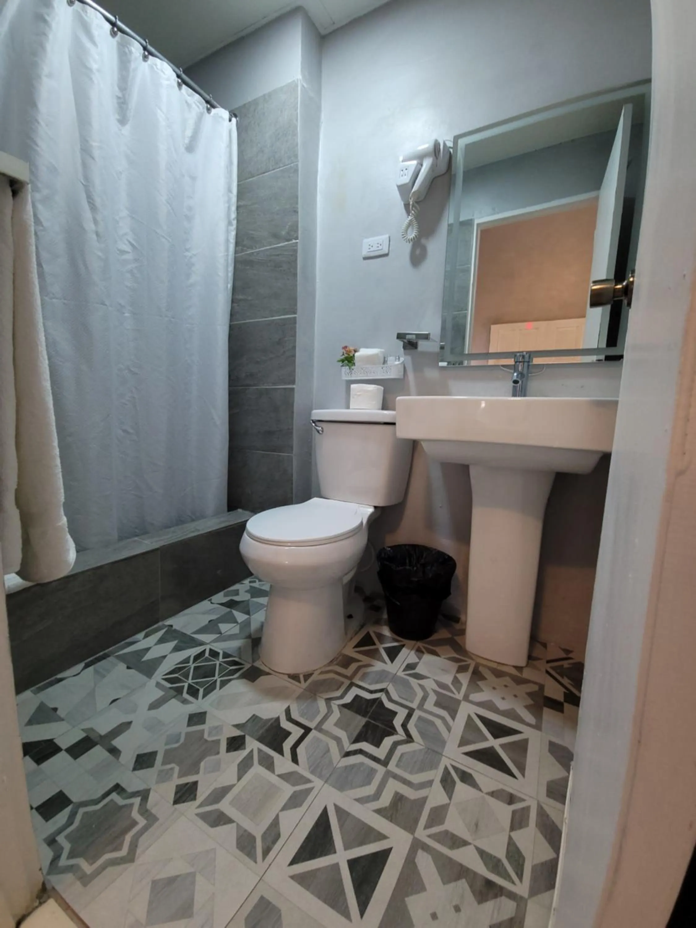 Shower in Hotel Class Colonial