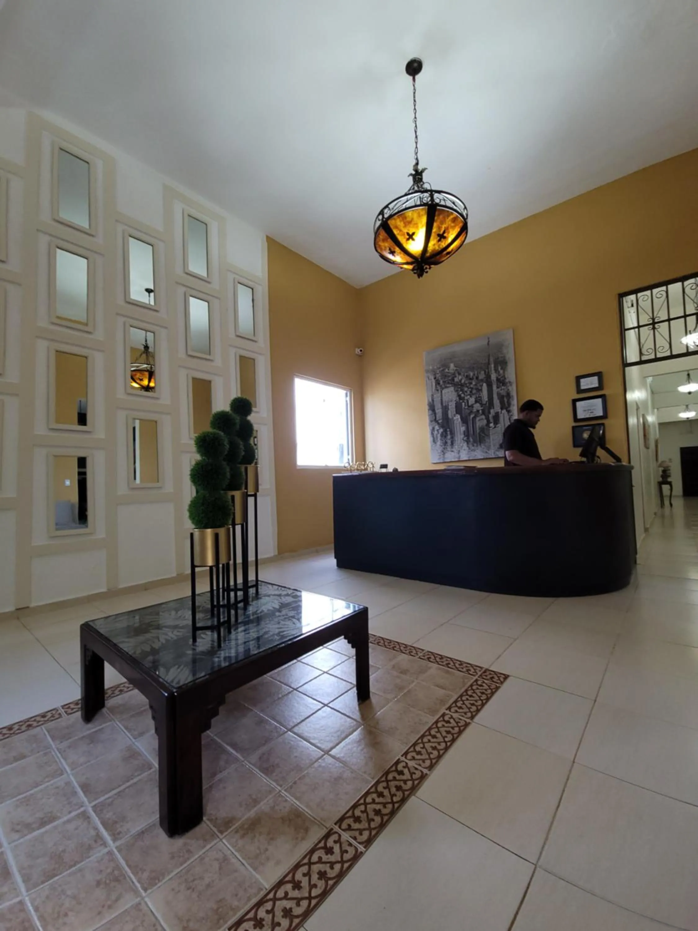 Staff in Hotel Class Colonial