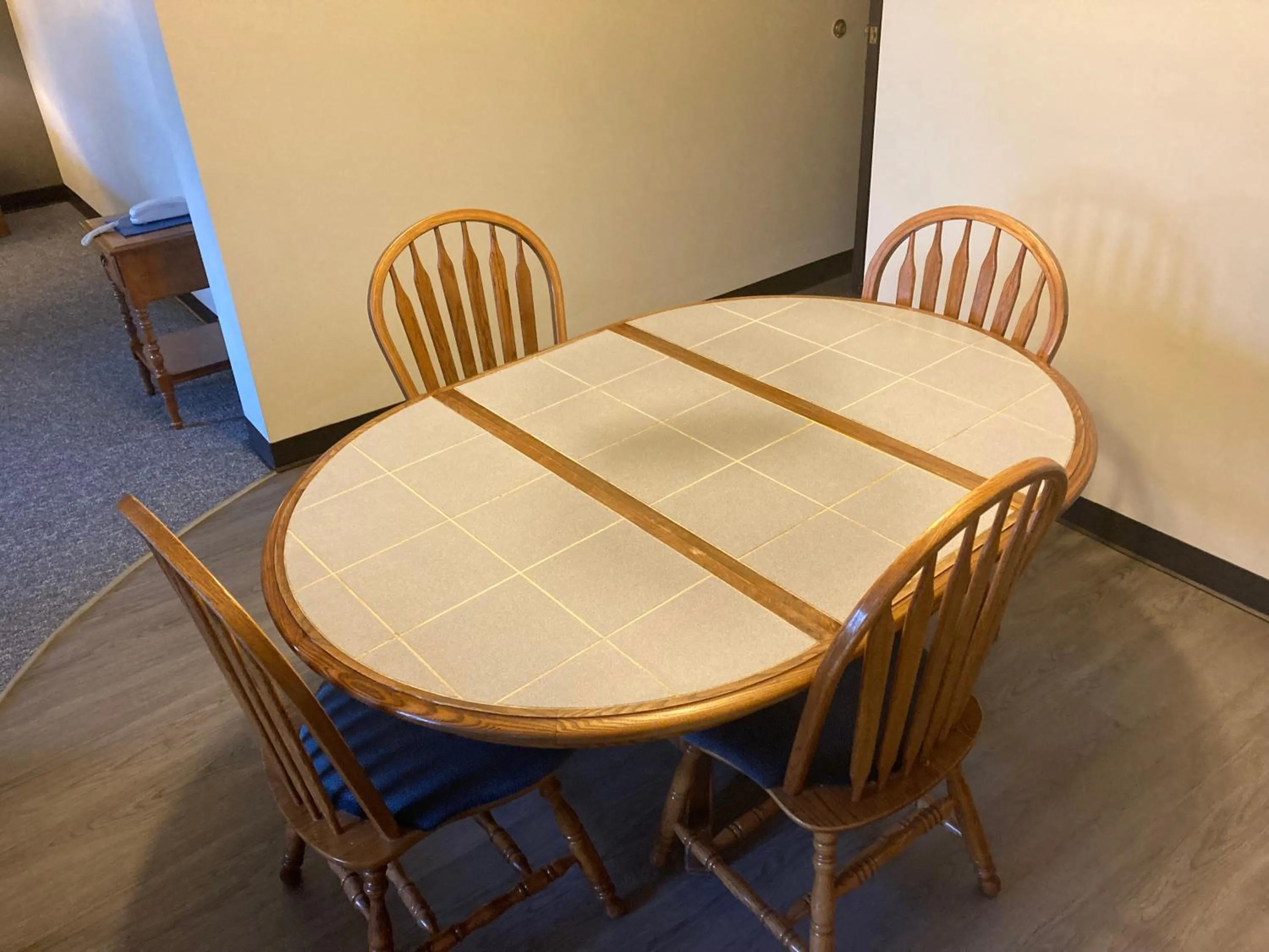 Dining area in Landmark Motel