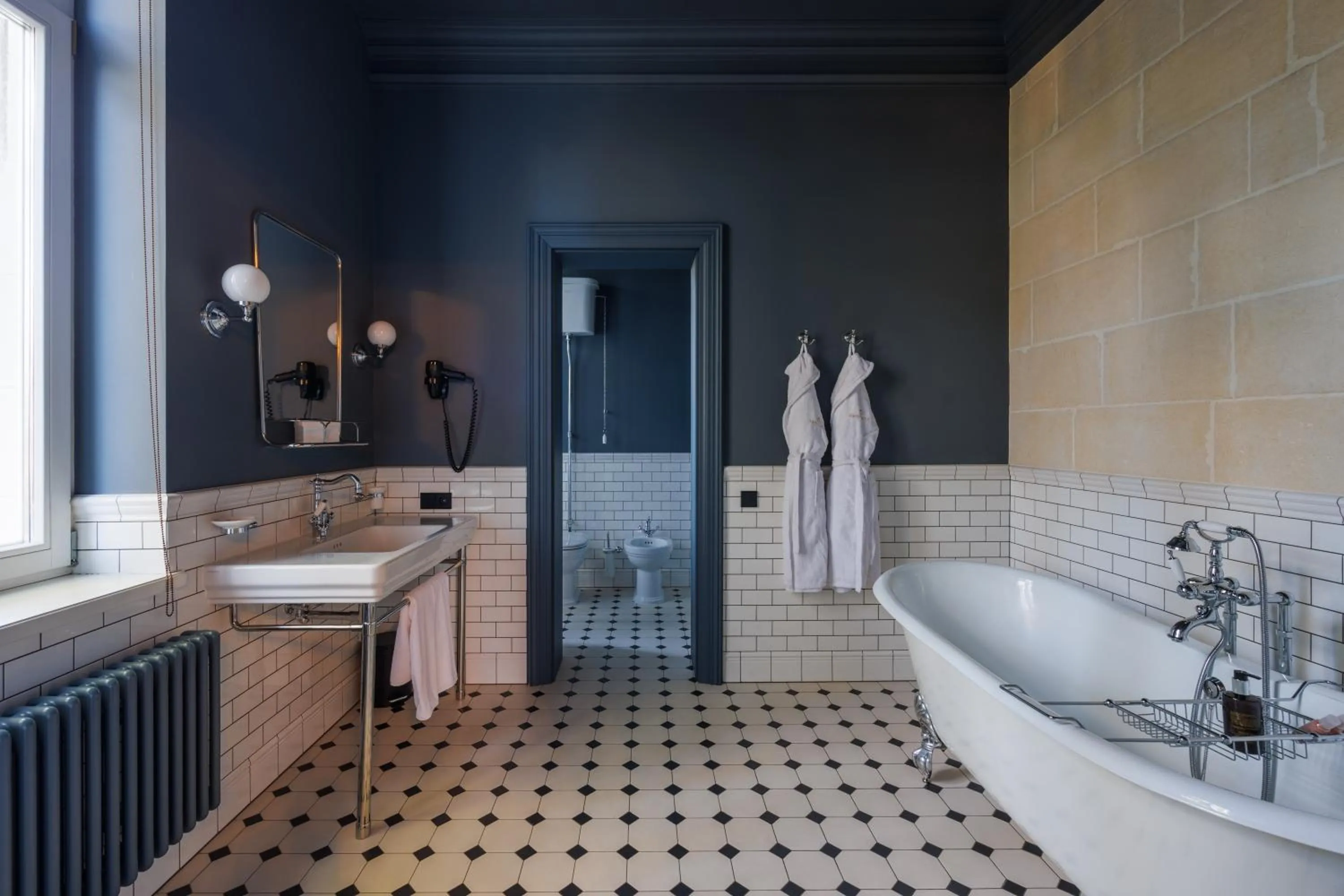 Bathroom in Lion's Castle Hotel