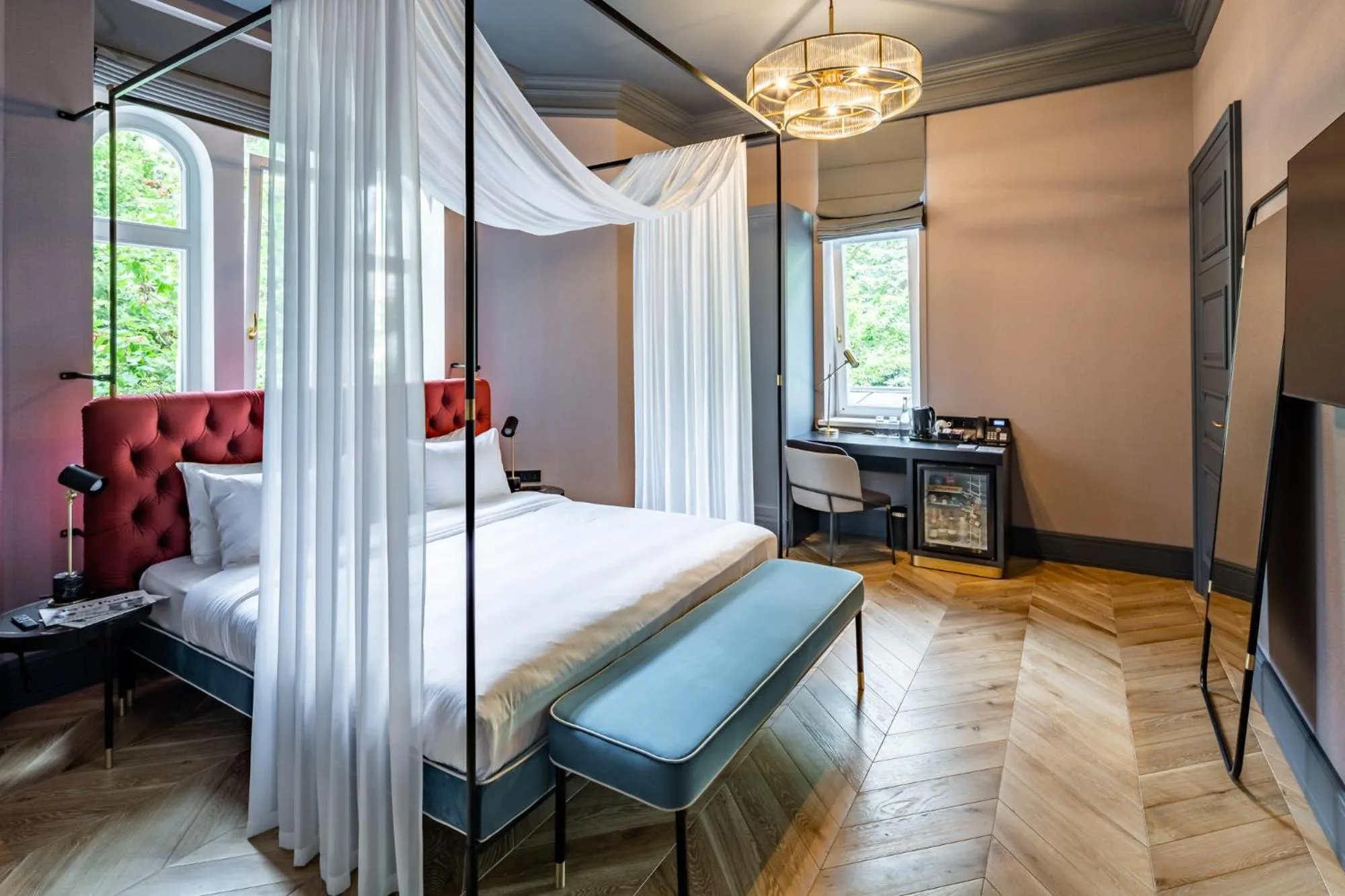 Bed in Lion's Castle Hotel