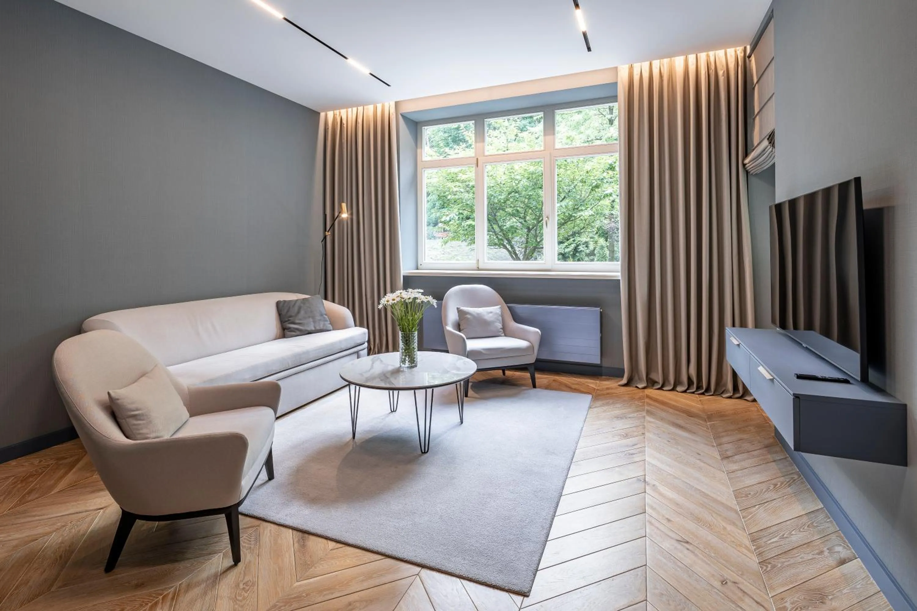 Living room in Lion's Castle Hotel