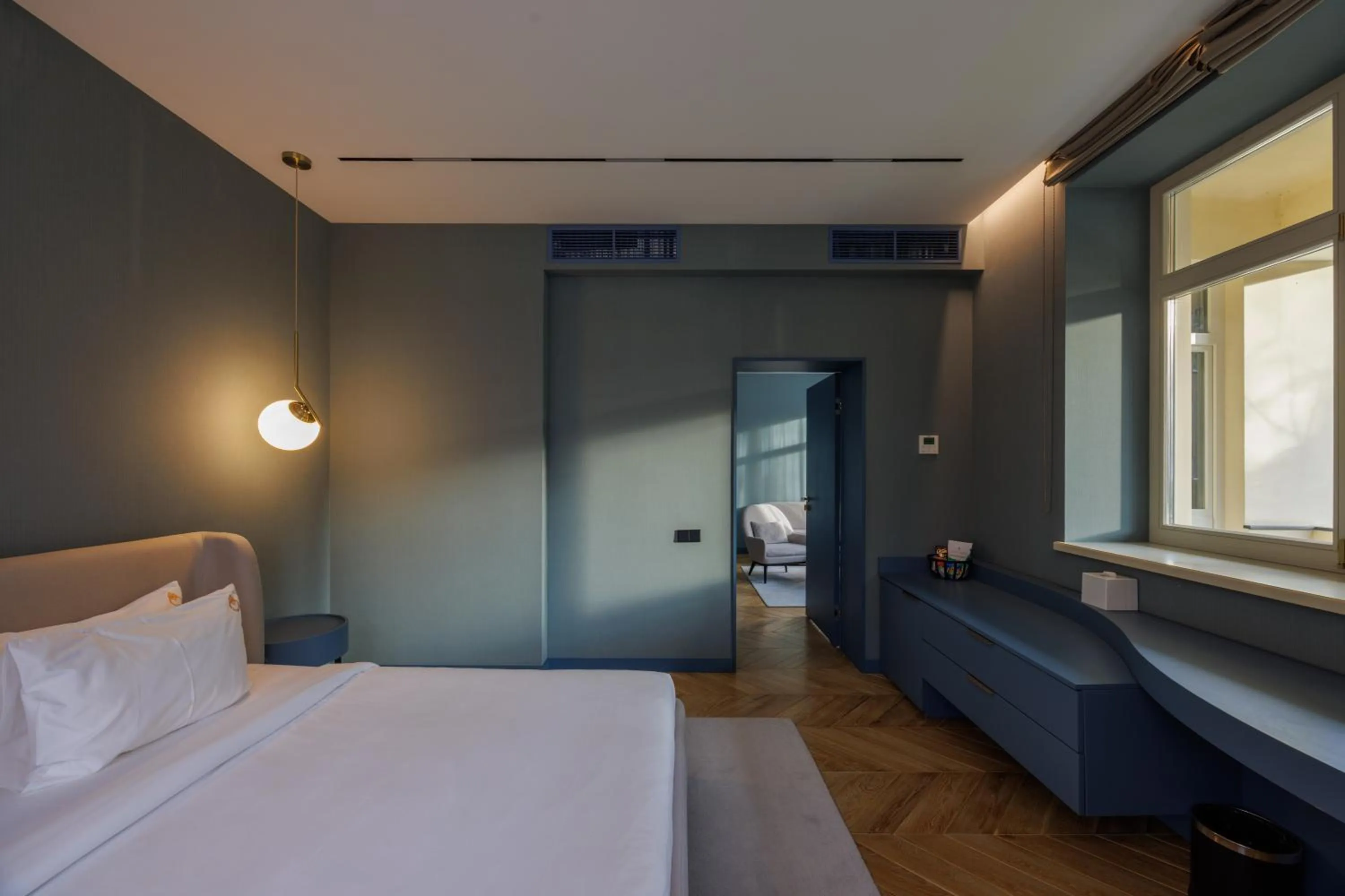 Photo of the whole room, Bed in Lion's Castle Hotel