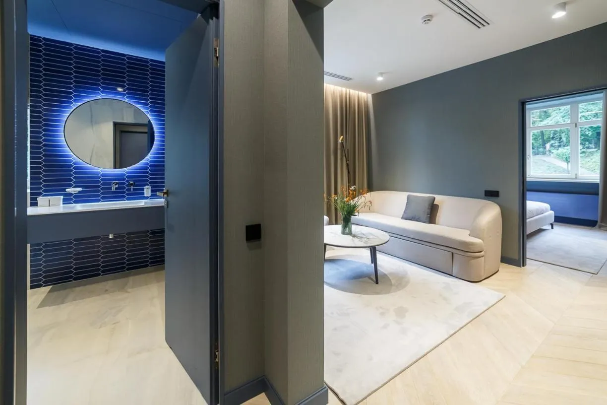 Bathroom in Lion's Castle Hotel