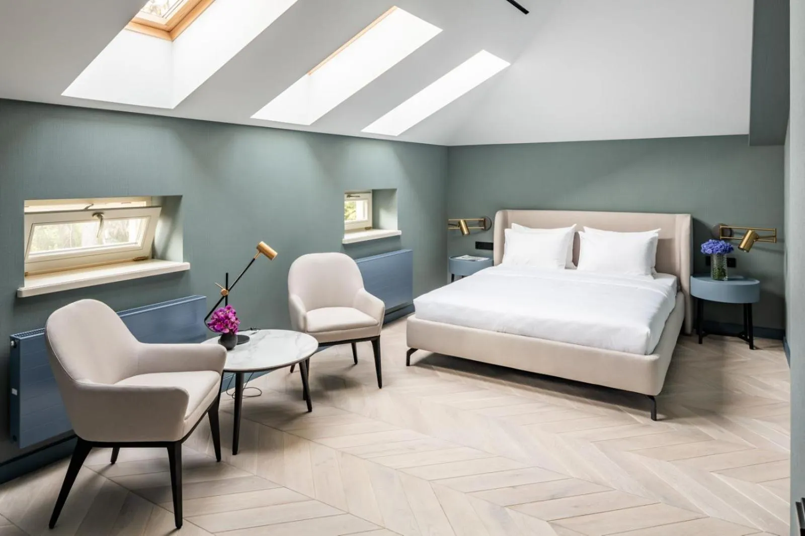 Bed in Lion's Castle Hotel