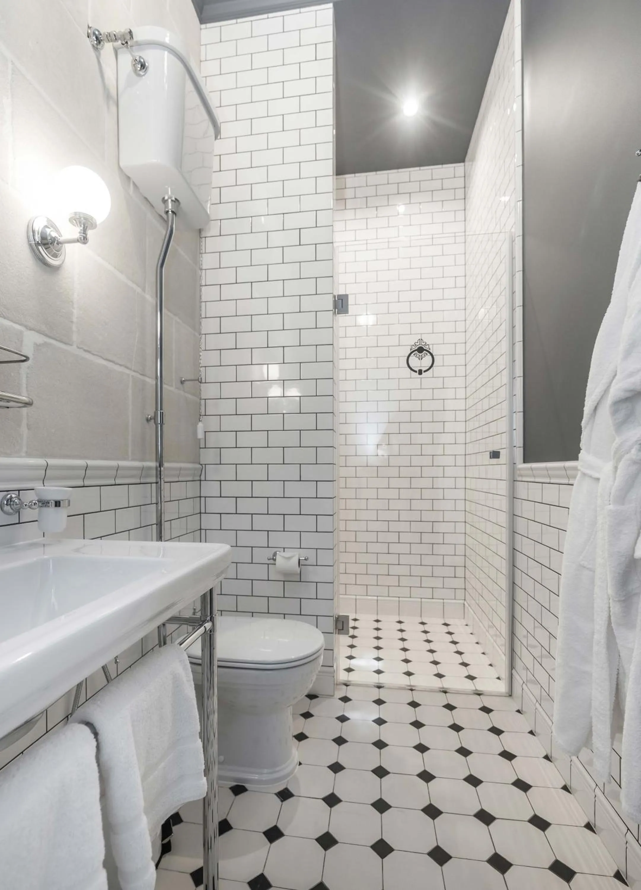 Bathroom in Lion's Castle Hotel