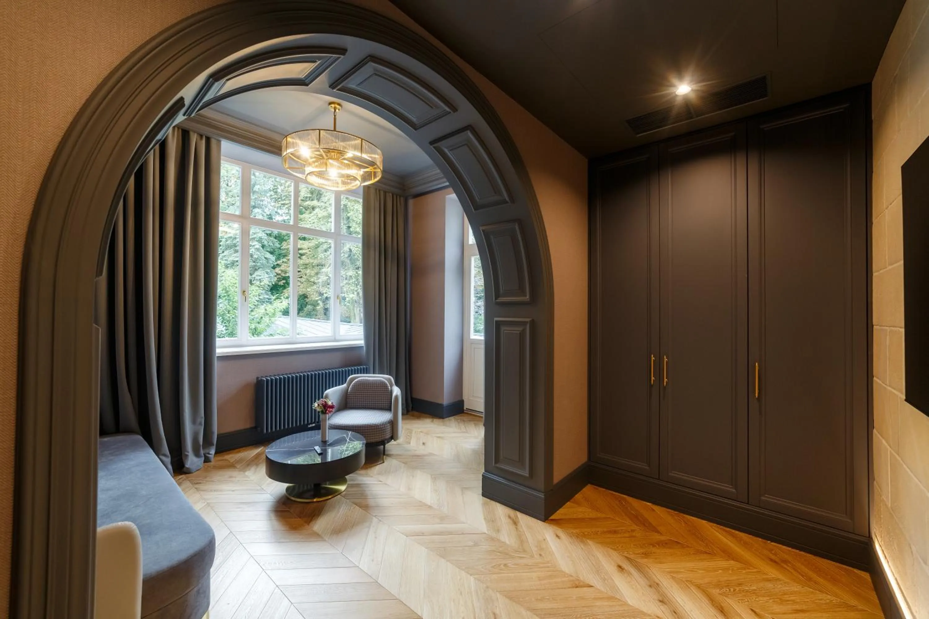 Living room in Lion's Castle Hotel