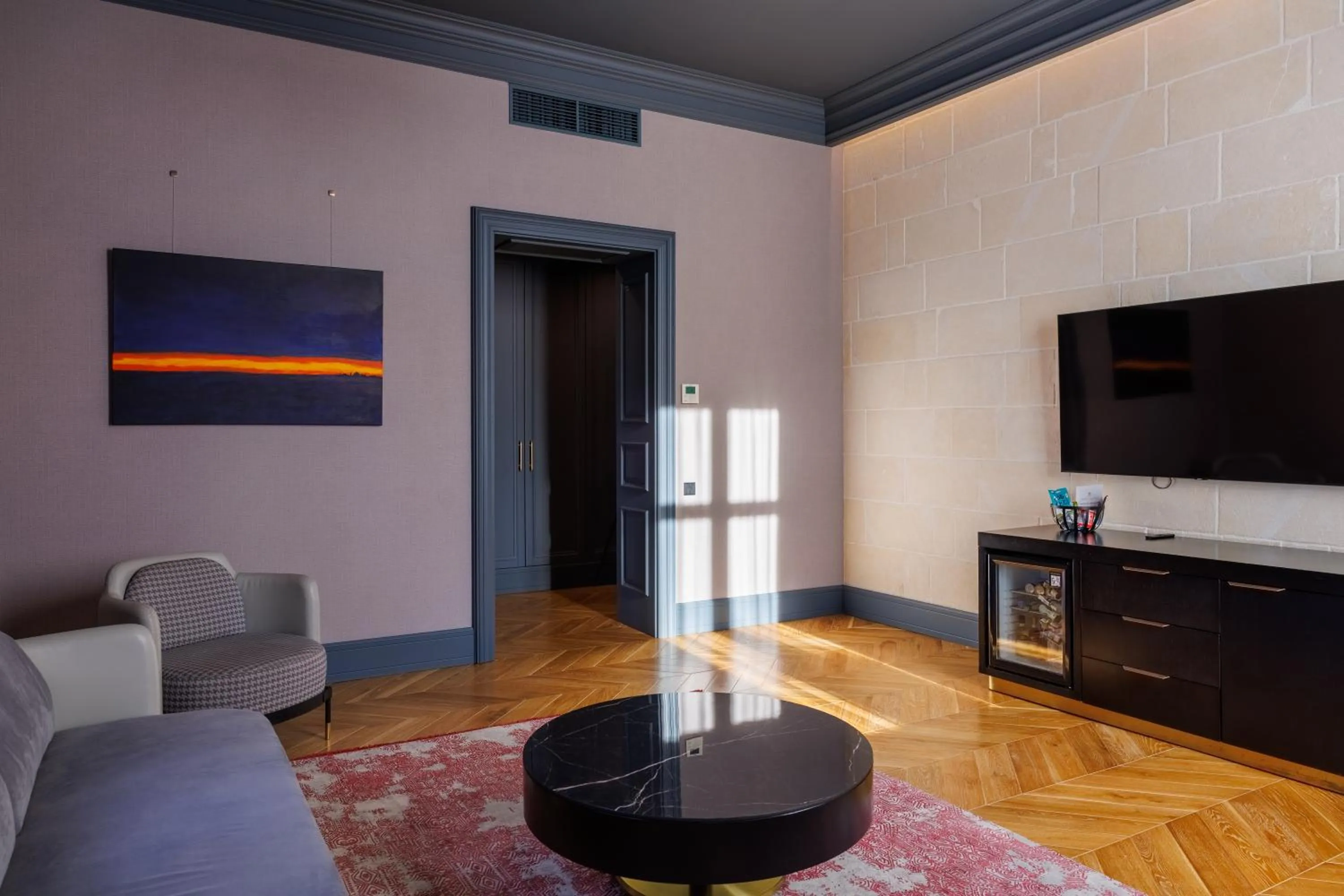 Seating area in Lion's Castle Hotel