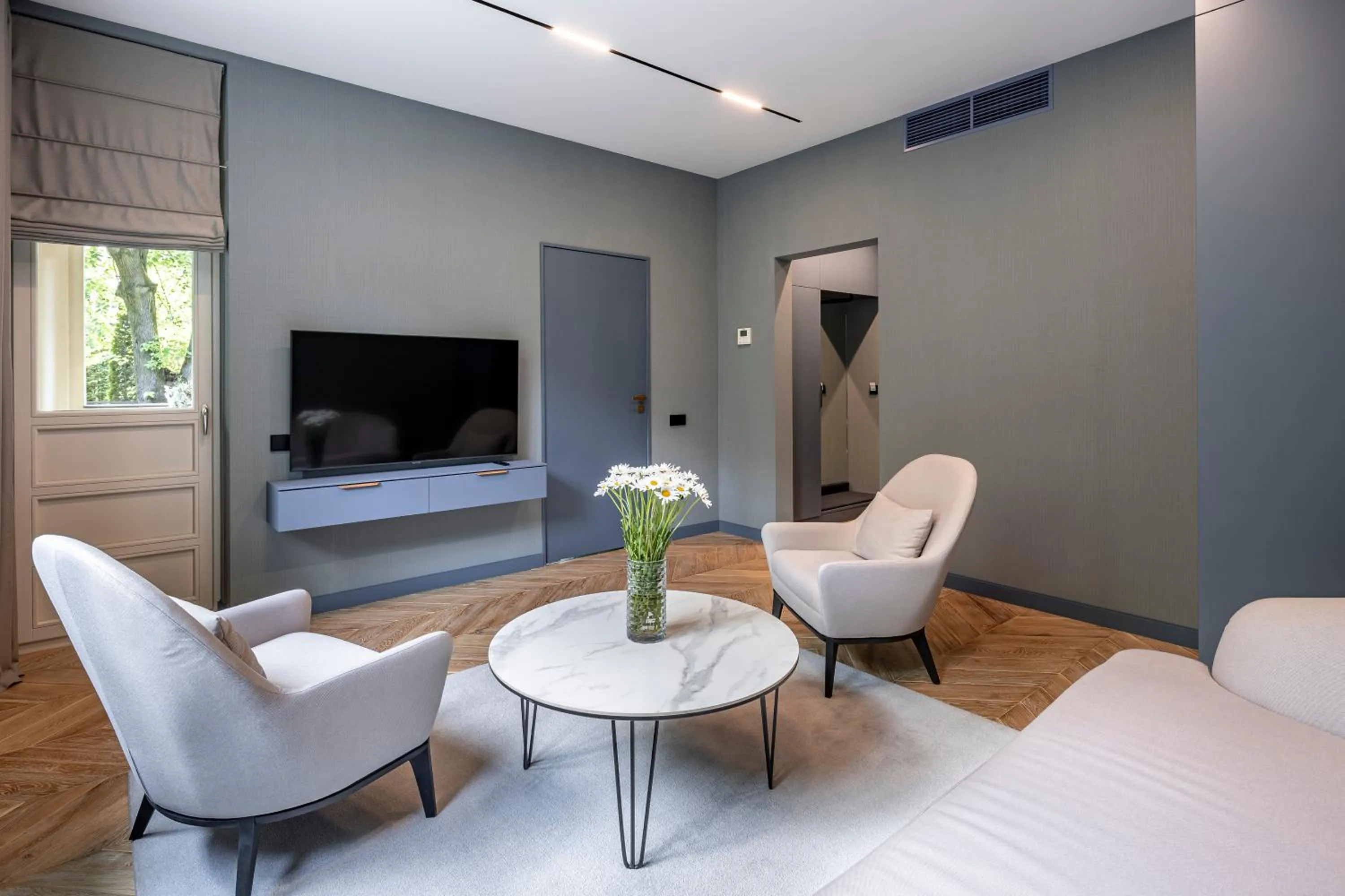 Living room in Lion's Castle Hotel