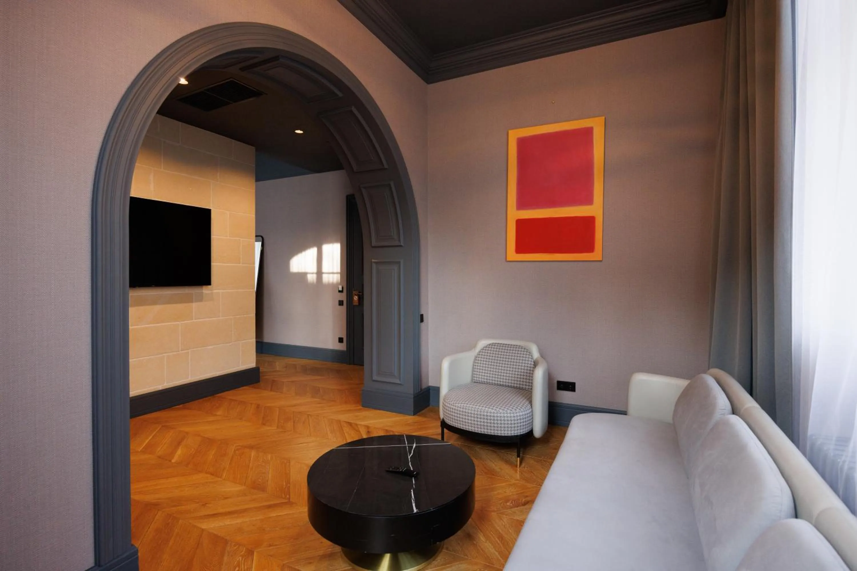 Living room in Lion's Castle Hotel