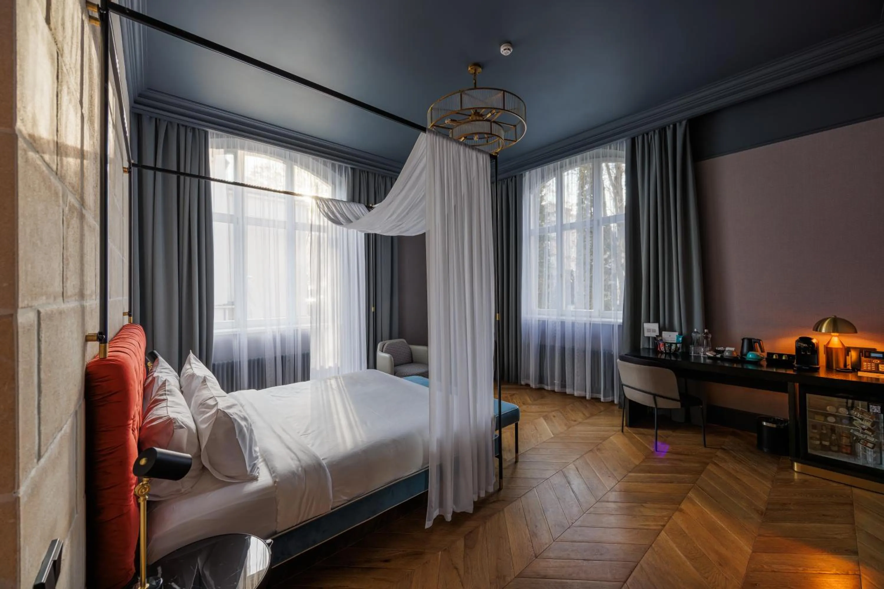 Photo of the whole room, Bed in Lion's Castle Hotel