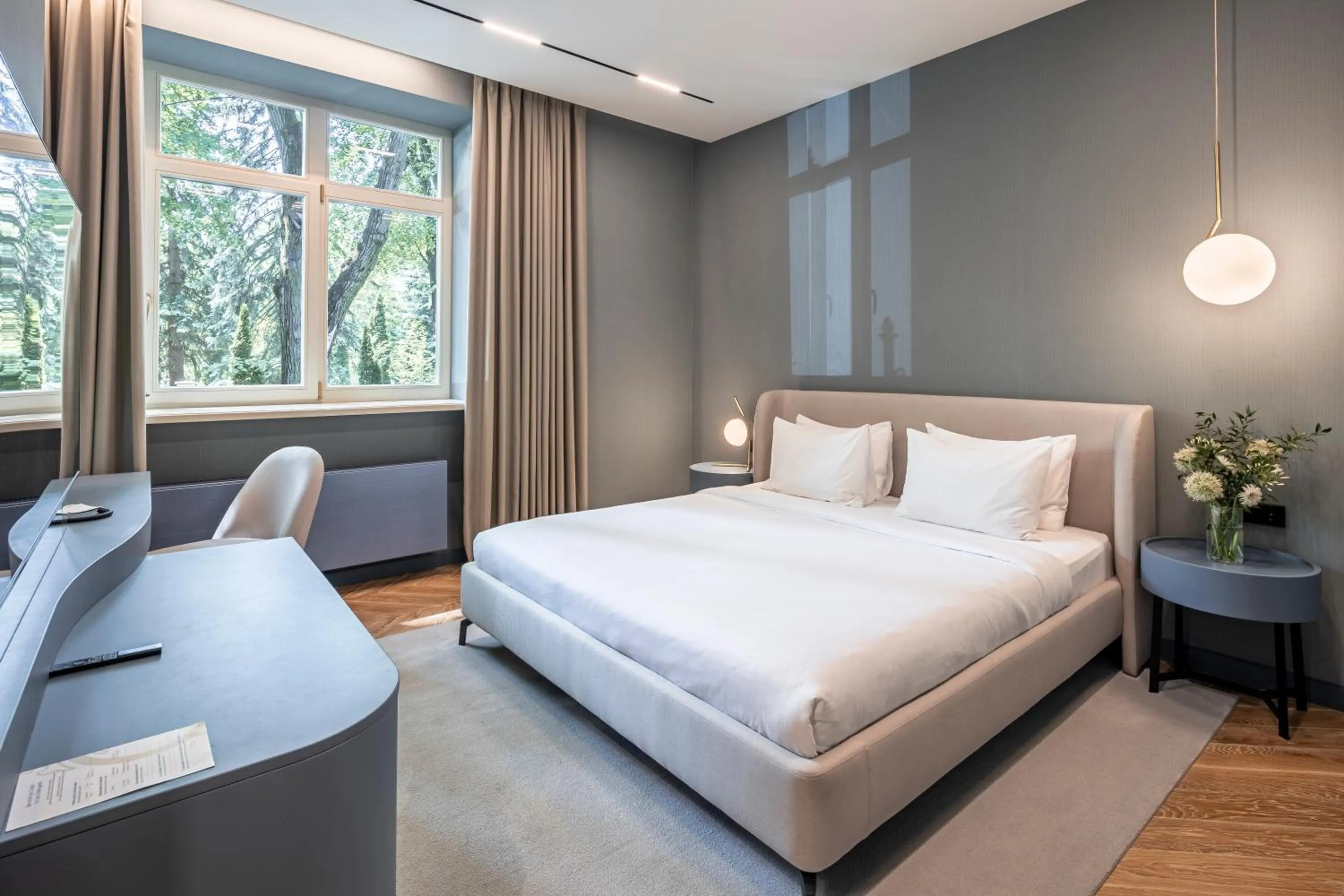 Bed in Lion's Castle Hotel