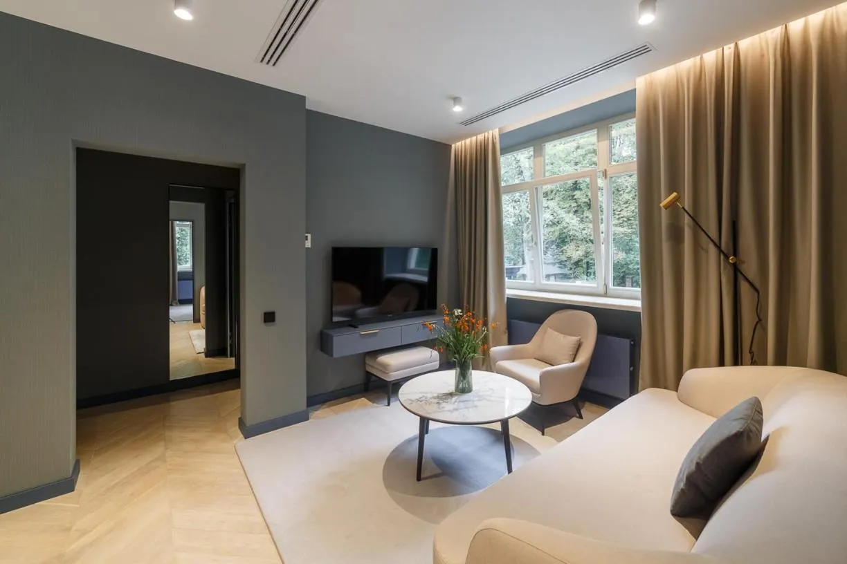 Living room in Lion's Castle Hotel