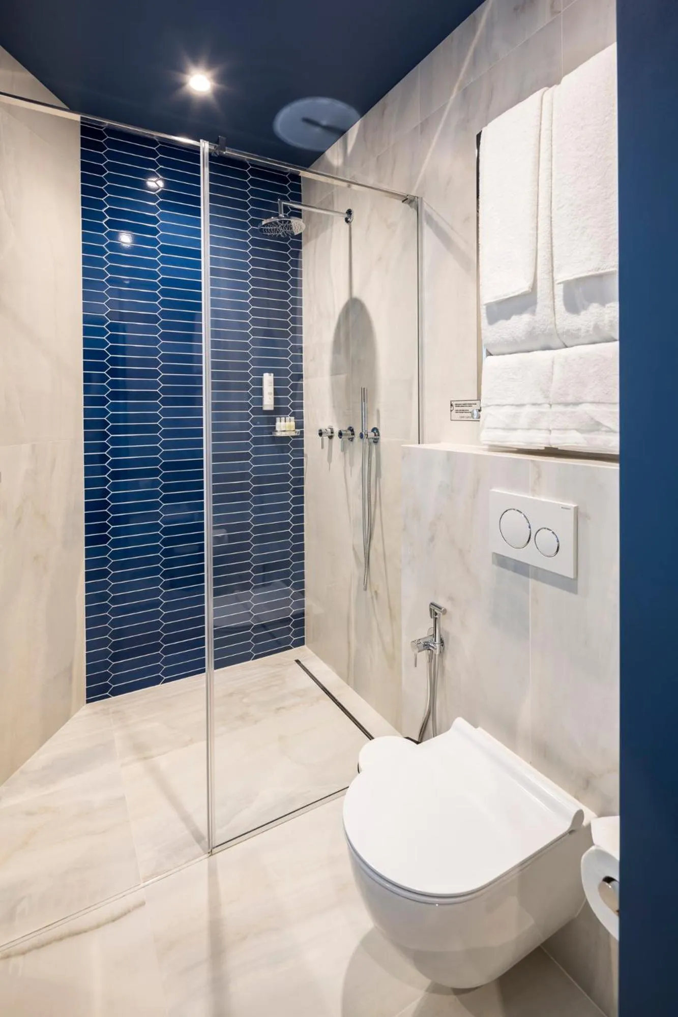 Bathroom in Lion's Castle Hotel