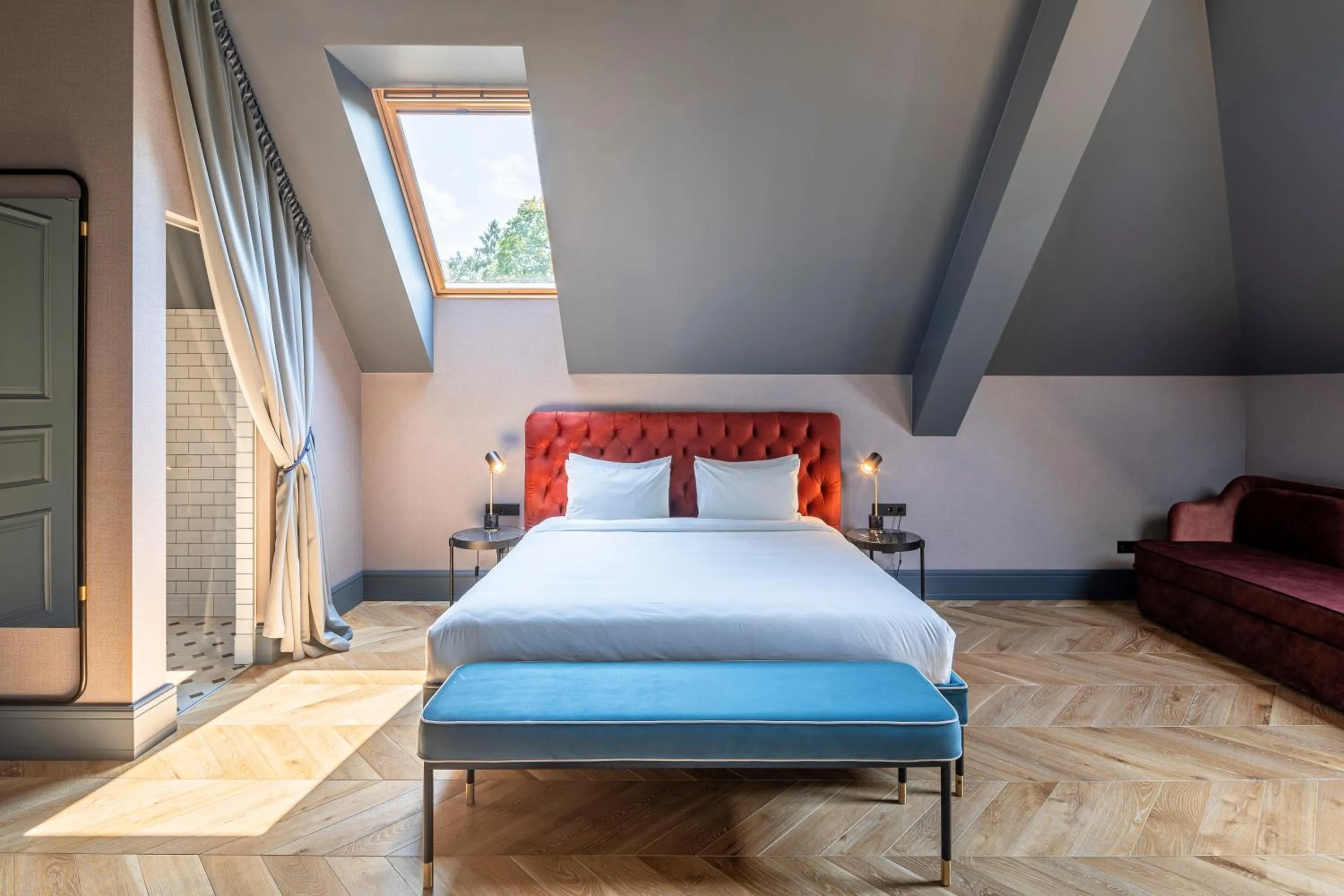 Photo of the whole room, Bed in Lion's Castle Hotel