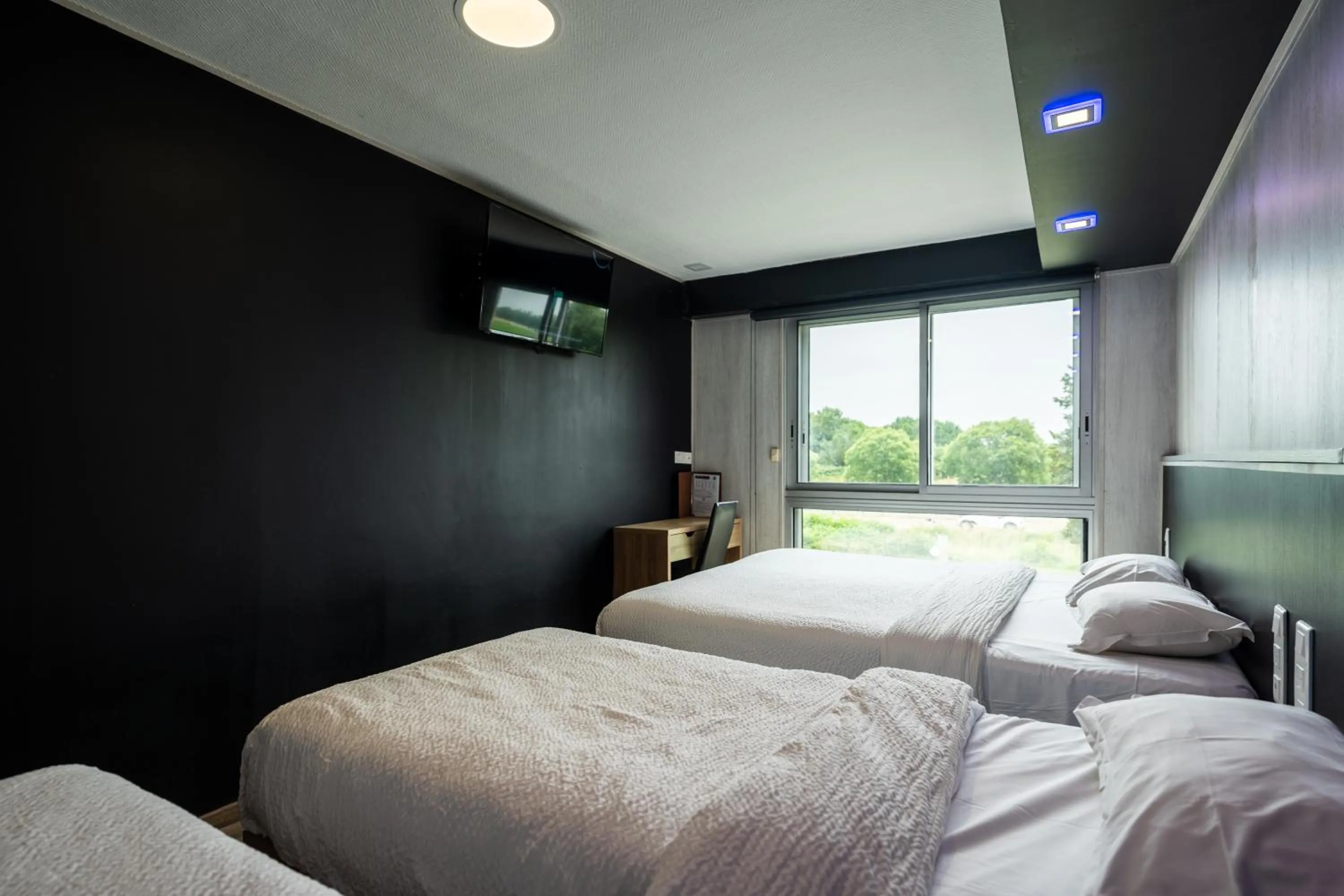 Bed in Hôtel La Rocade