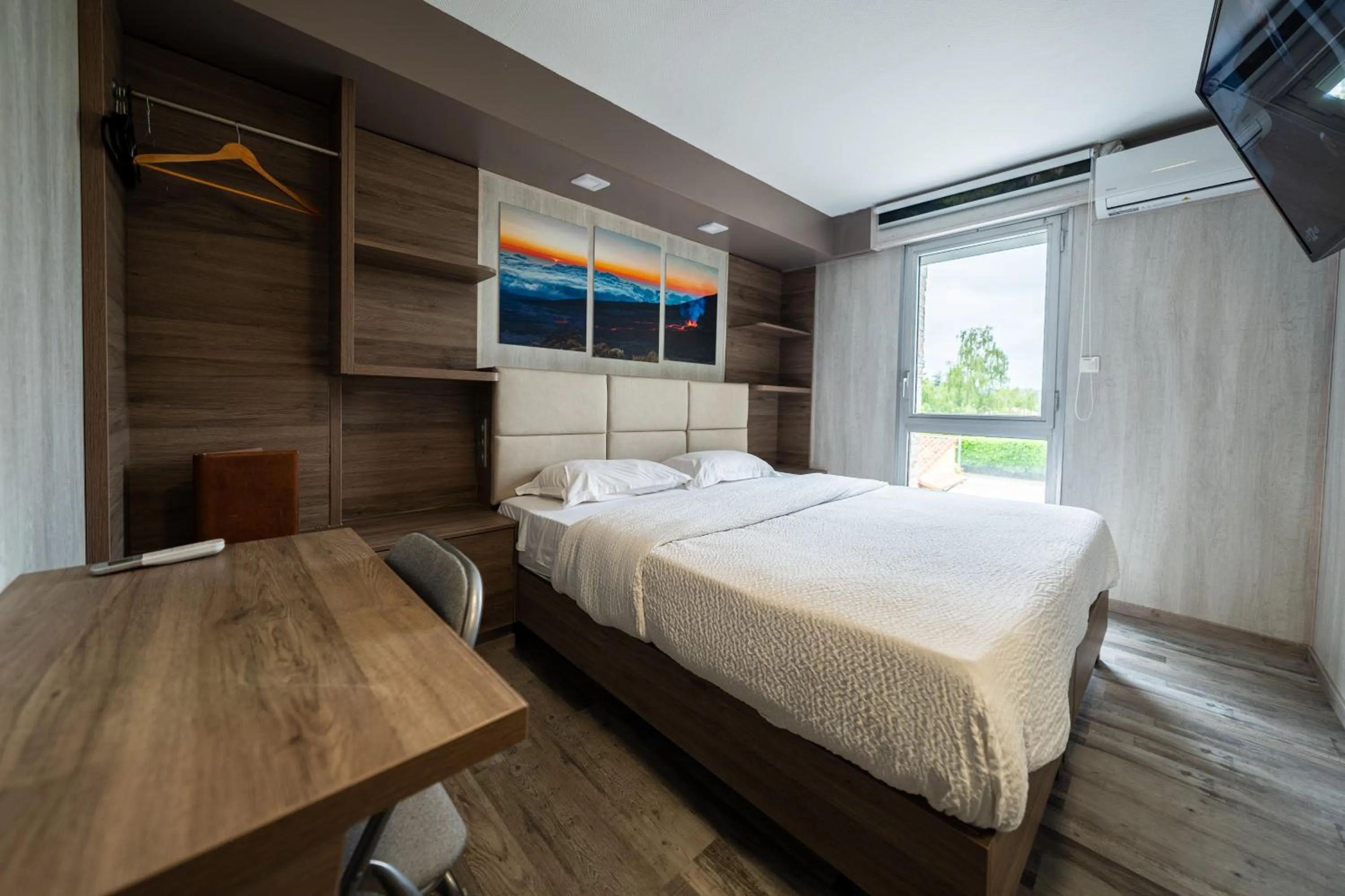 Bed in Hôtel La Rocade