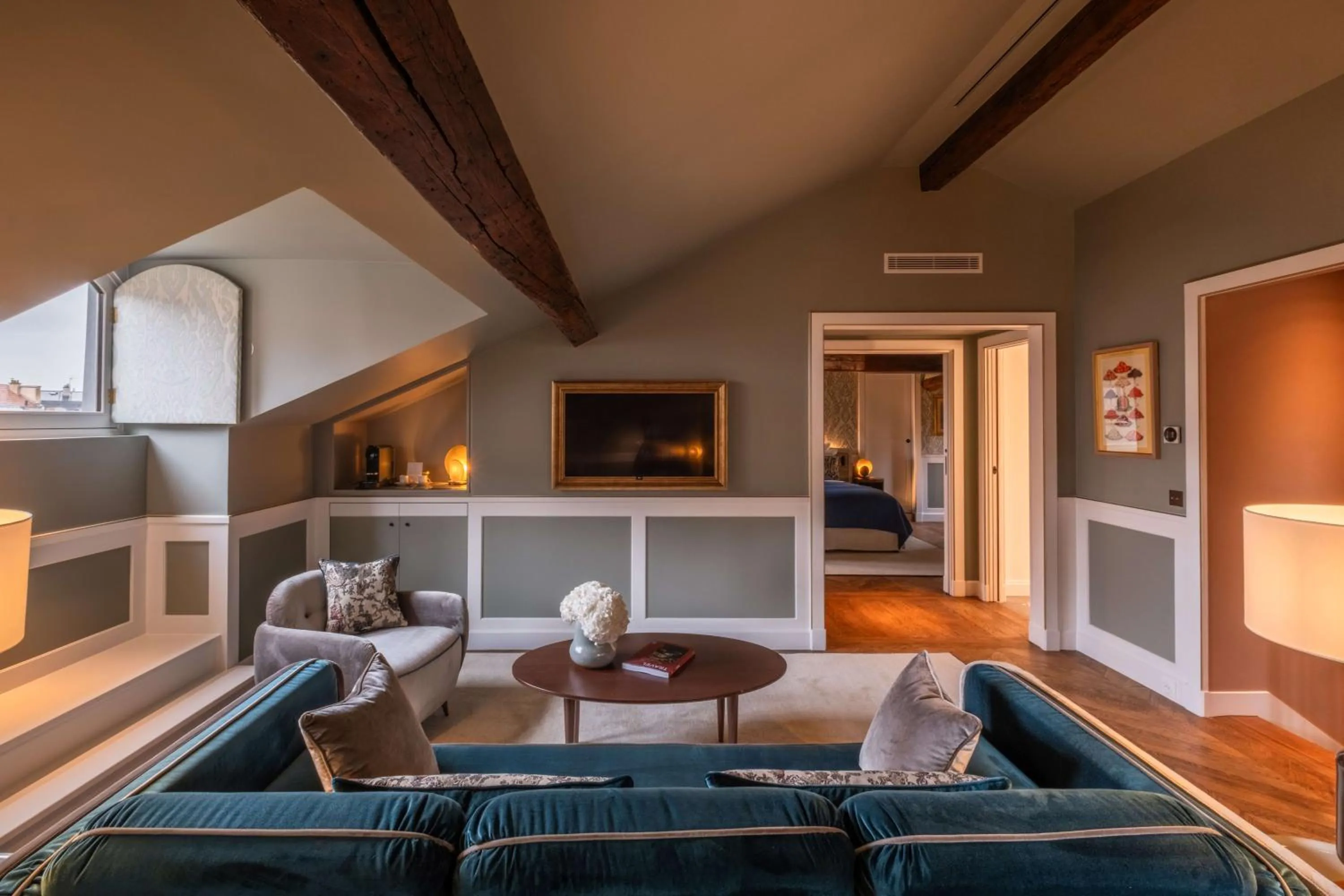 Seating area, Bed in Hôtel Les Lumières - Relais & Châteaux
