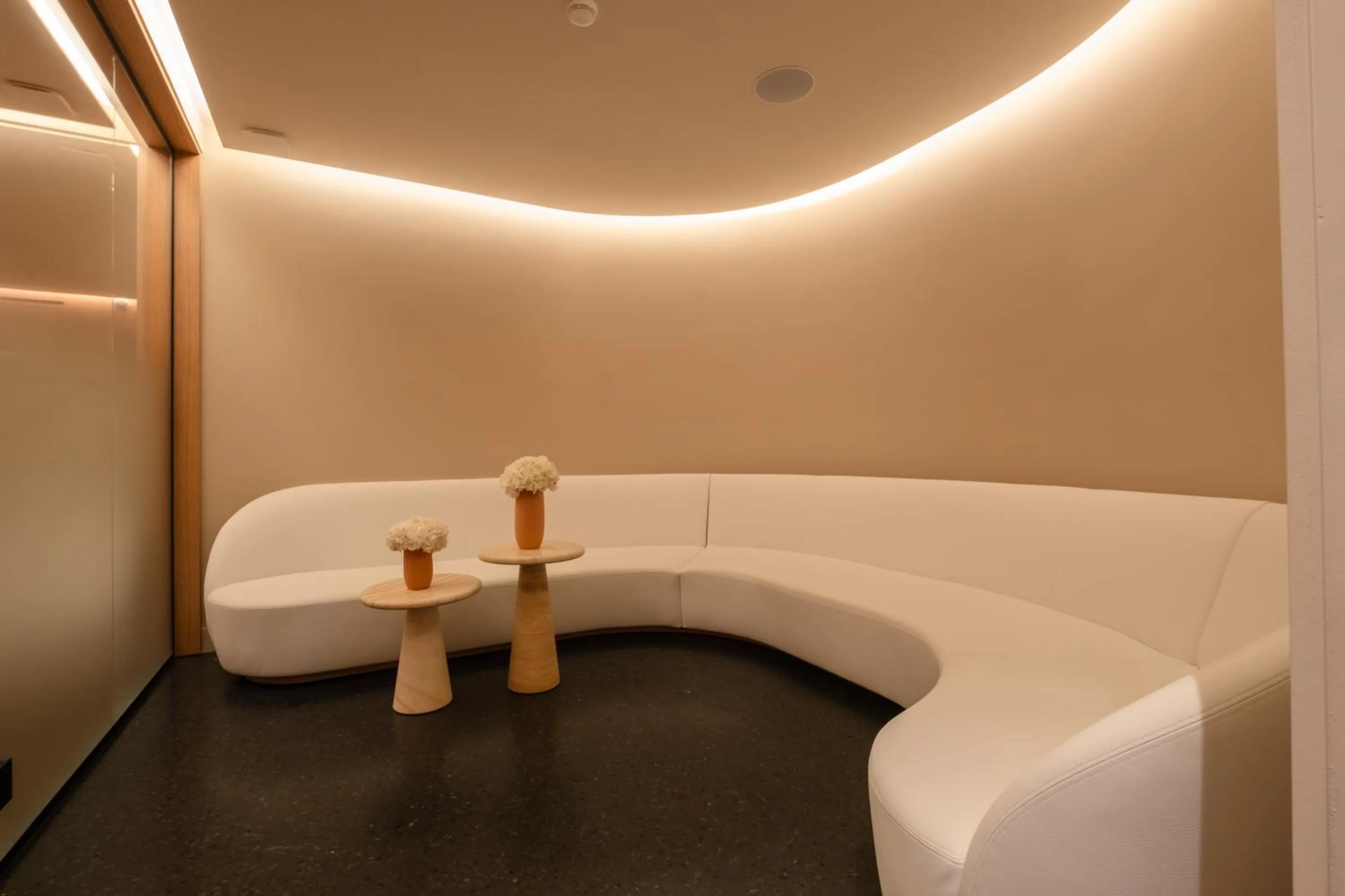 Spa and wellness centre/facilities in Hôtel Les Lumières - Relais & Châteaux