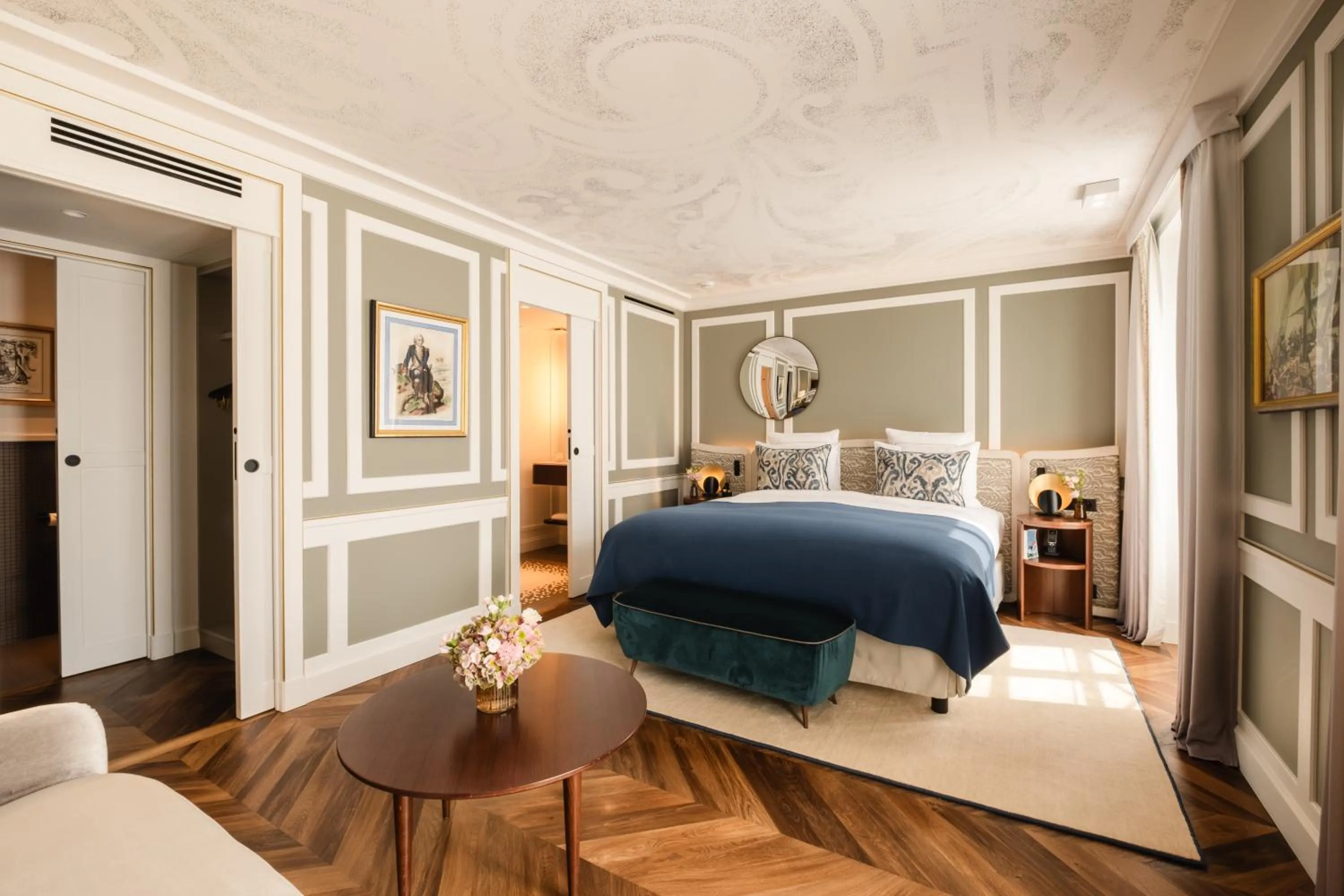 Bedroom, Bed in Hôtel Les Lumières - Relais & Châteaux