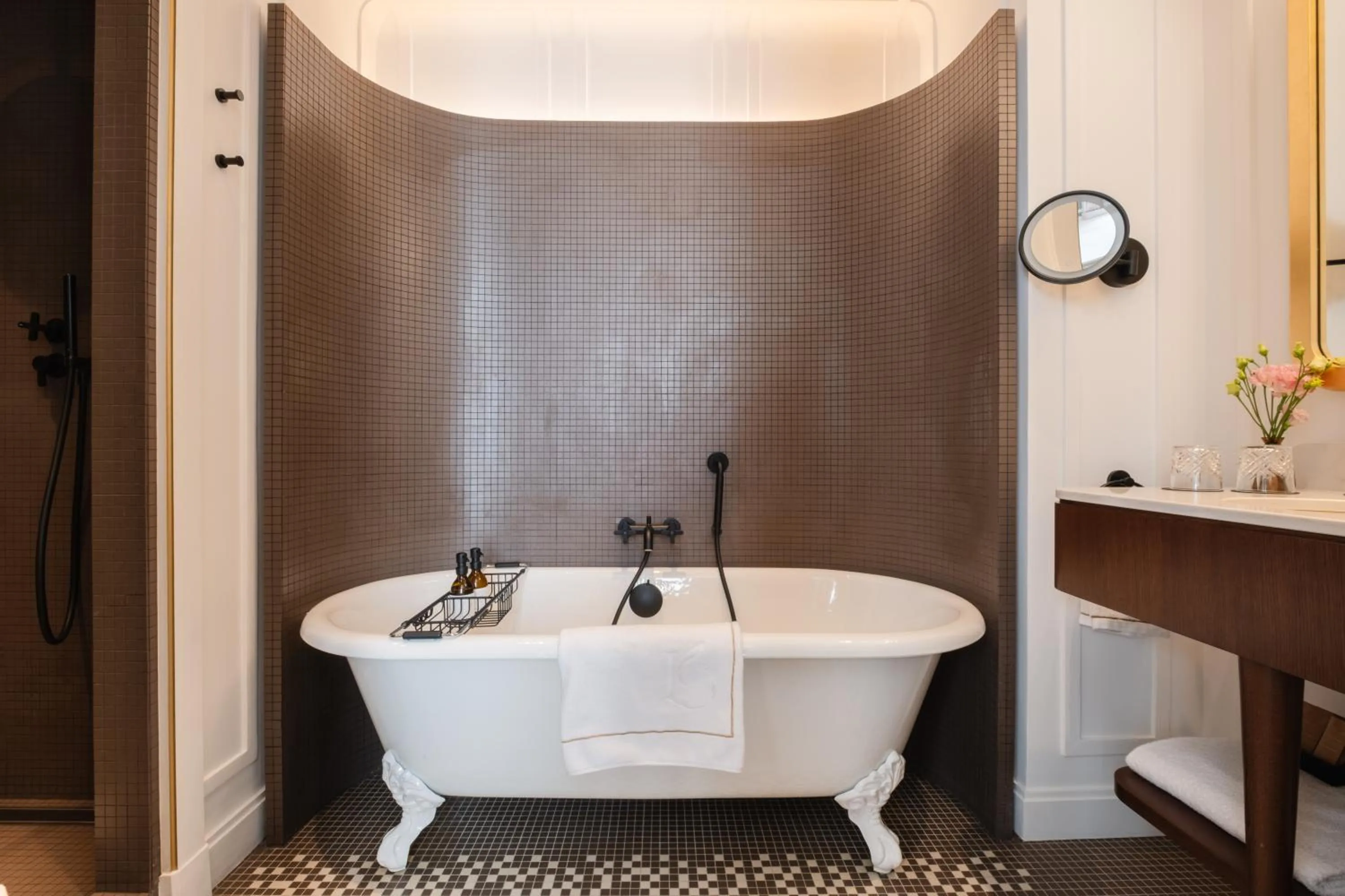 Bathroom in Hôtel Les Lumières - Relais & Châteaux