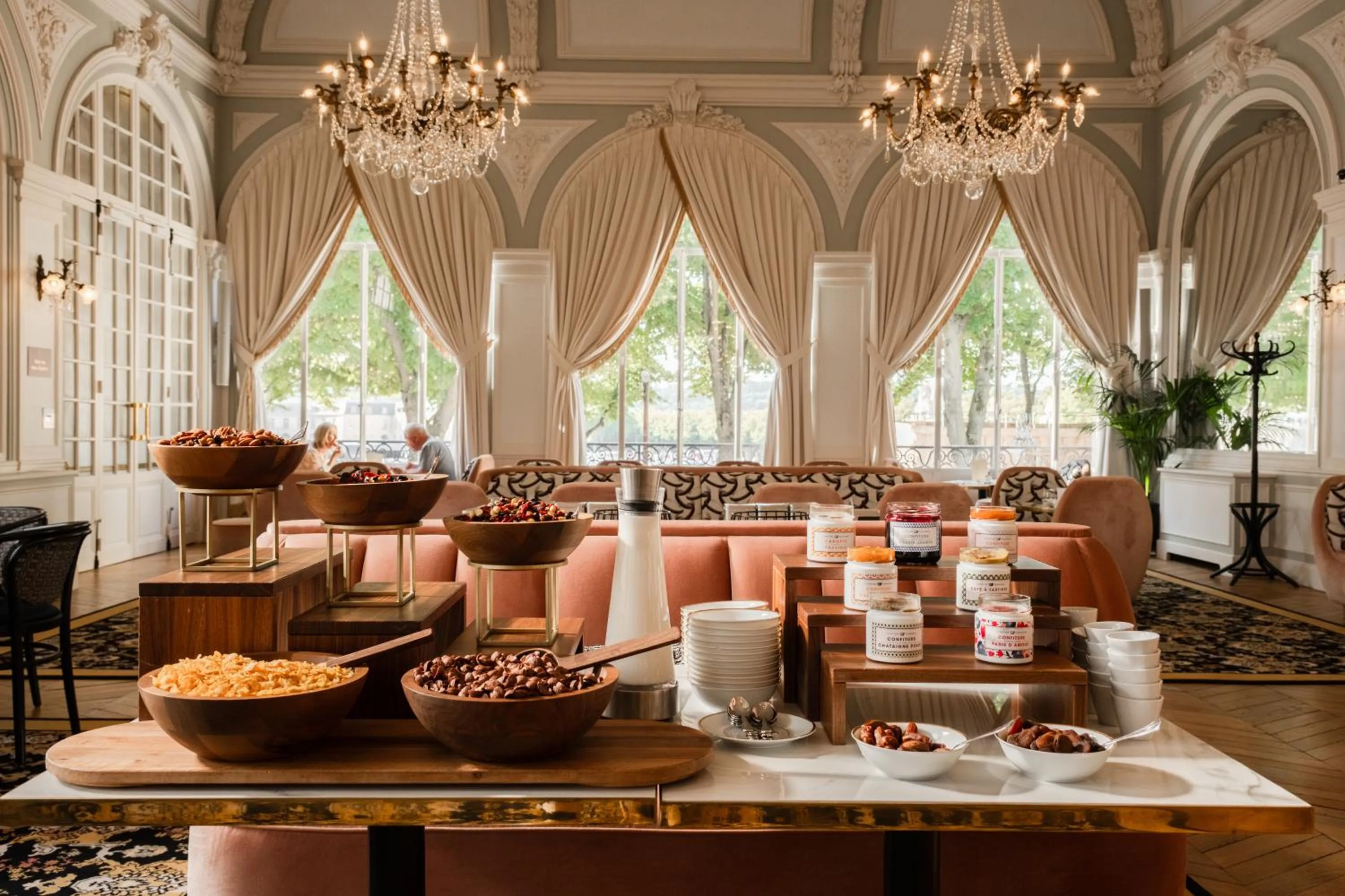 Breakfast in Hôtel Les Lumières - Relais & Châteaux