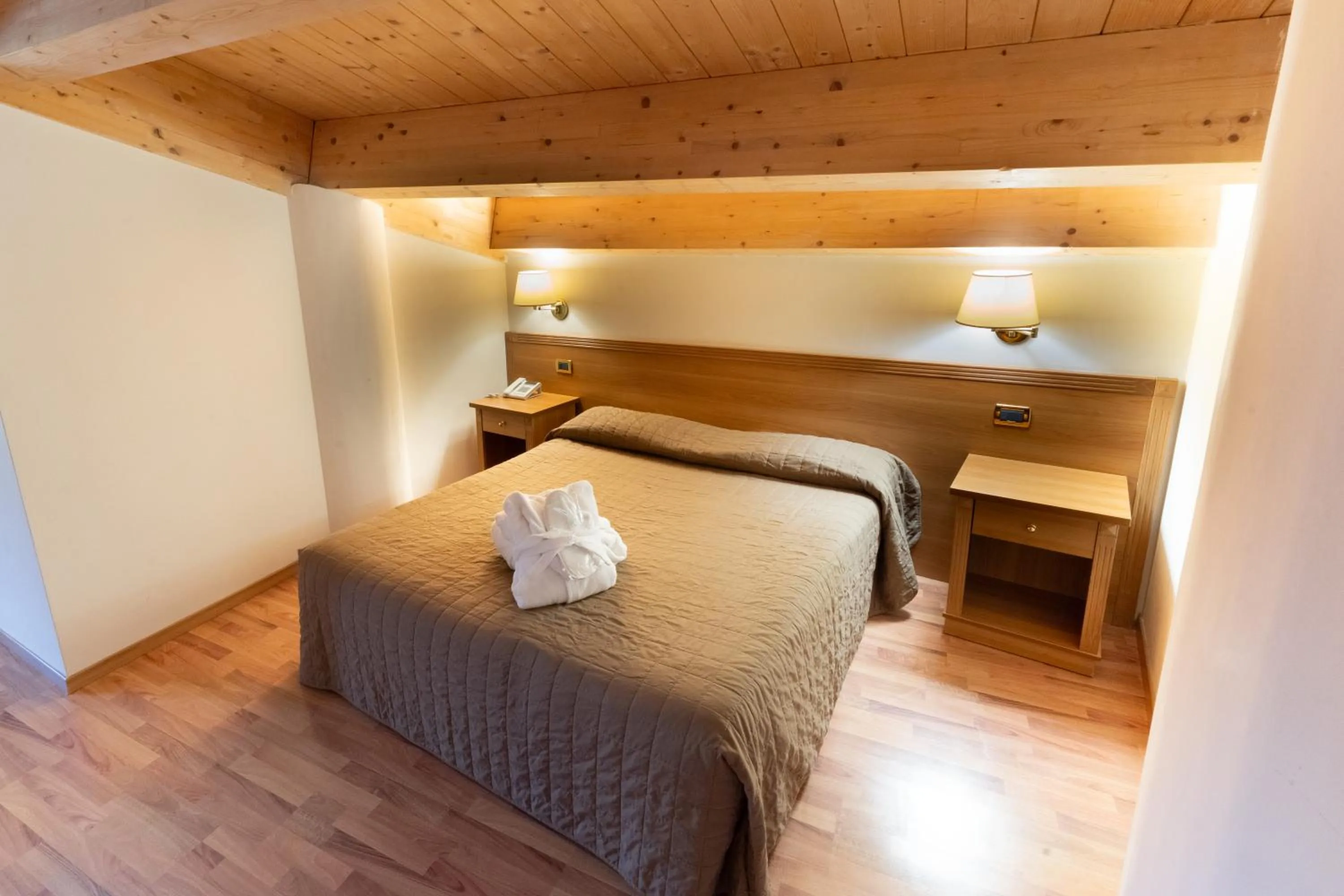 Bedroom, Bed in Grand Hotel Elite