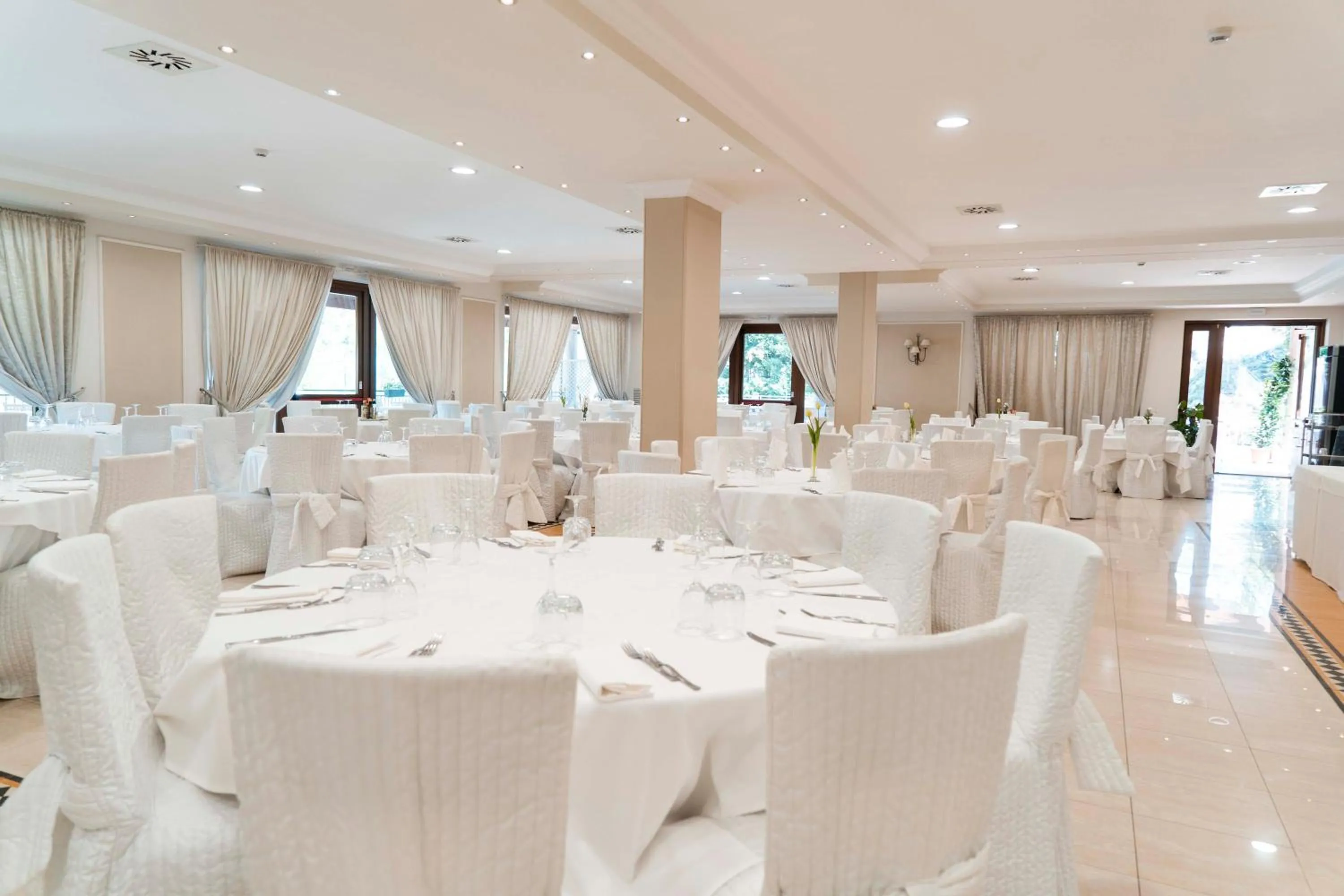 Swimming pool in Grand Hotel Elite