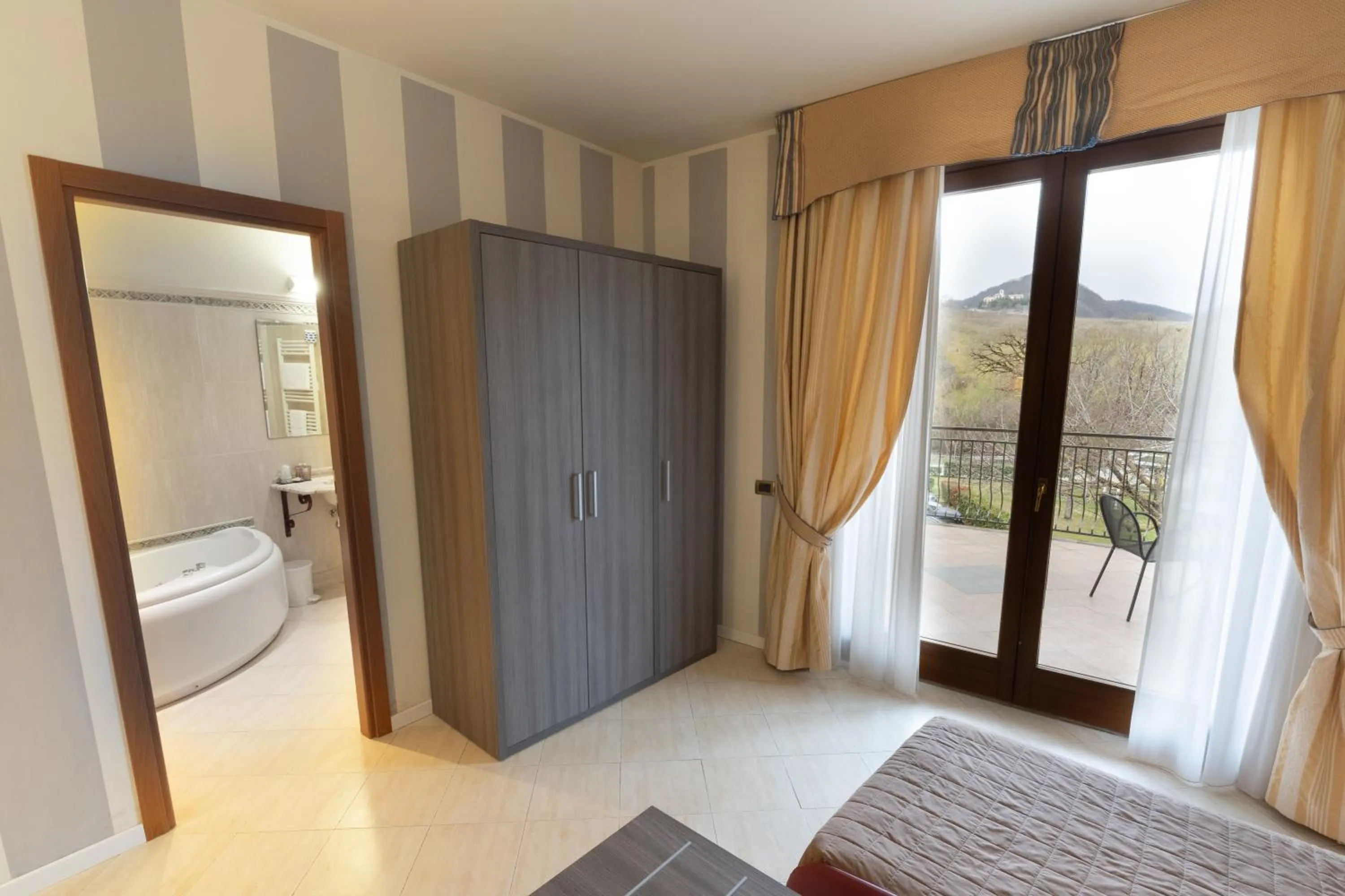 View (from property/room), Bed in Grand Hotel Elite