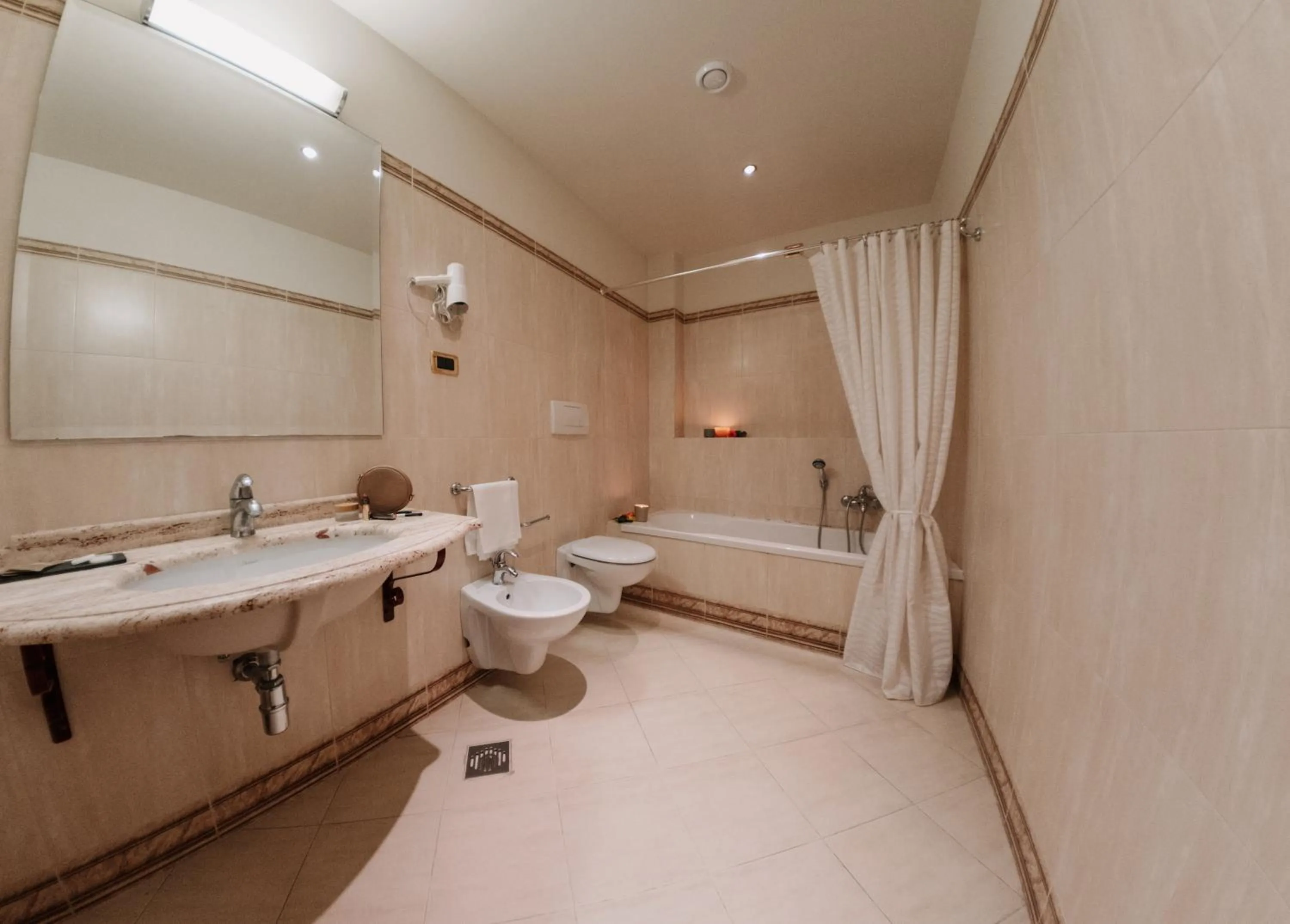 Toilet in Grand Hotel Elite