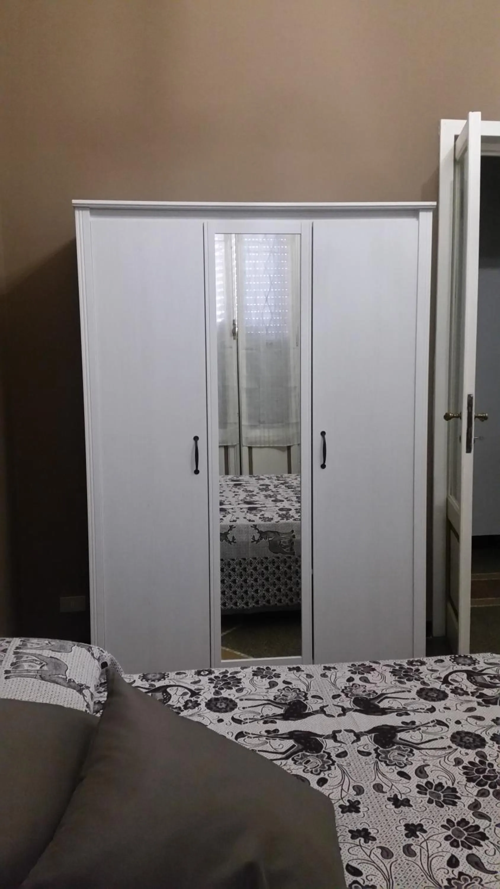 Photo of the whole room, Bed in MyDre@mSavona