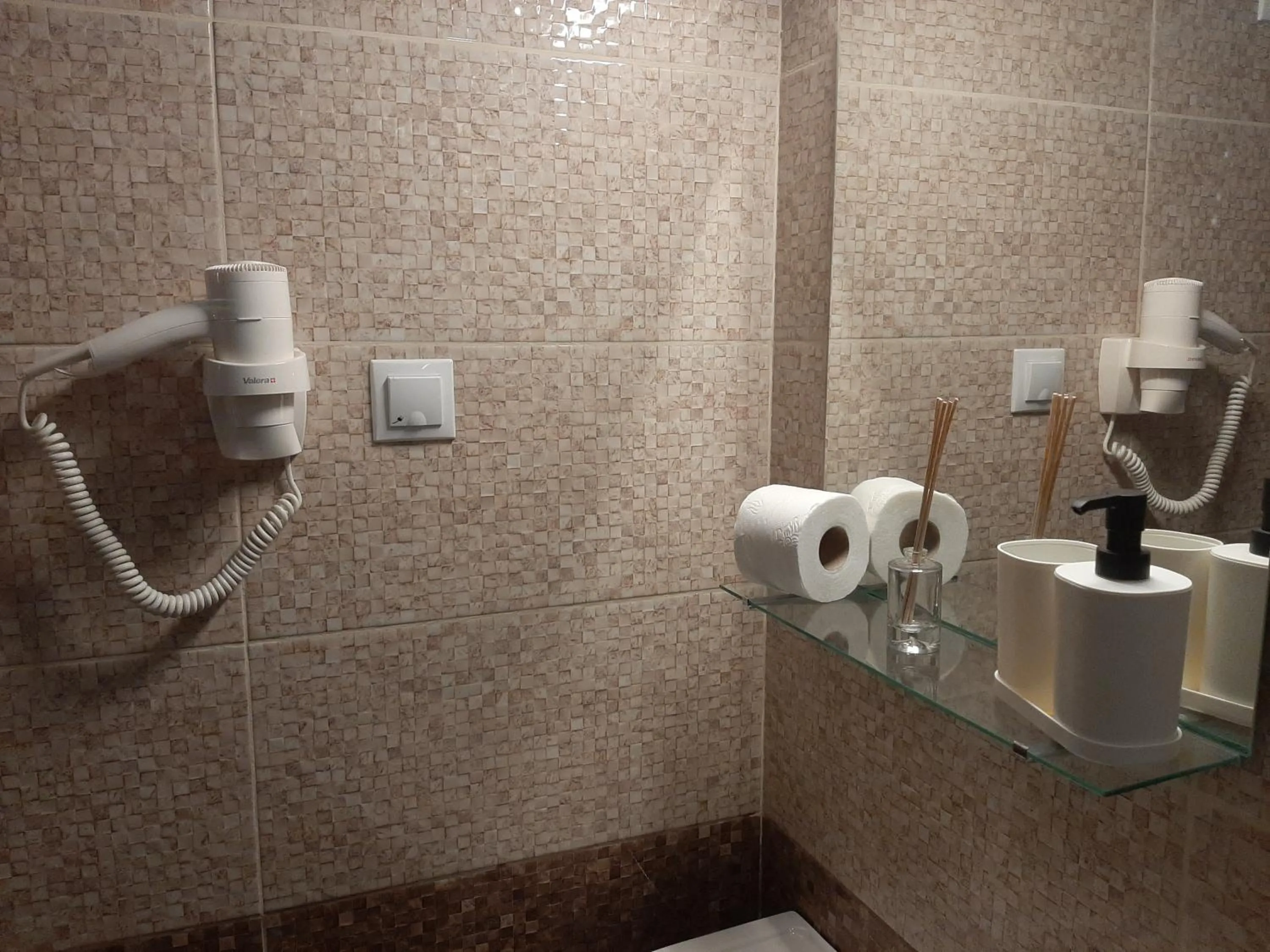 Bathroom in Korona Panzió Budapest