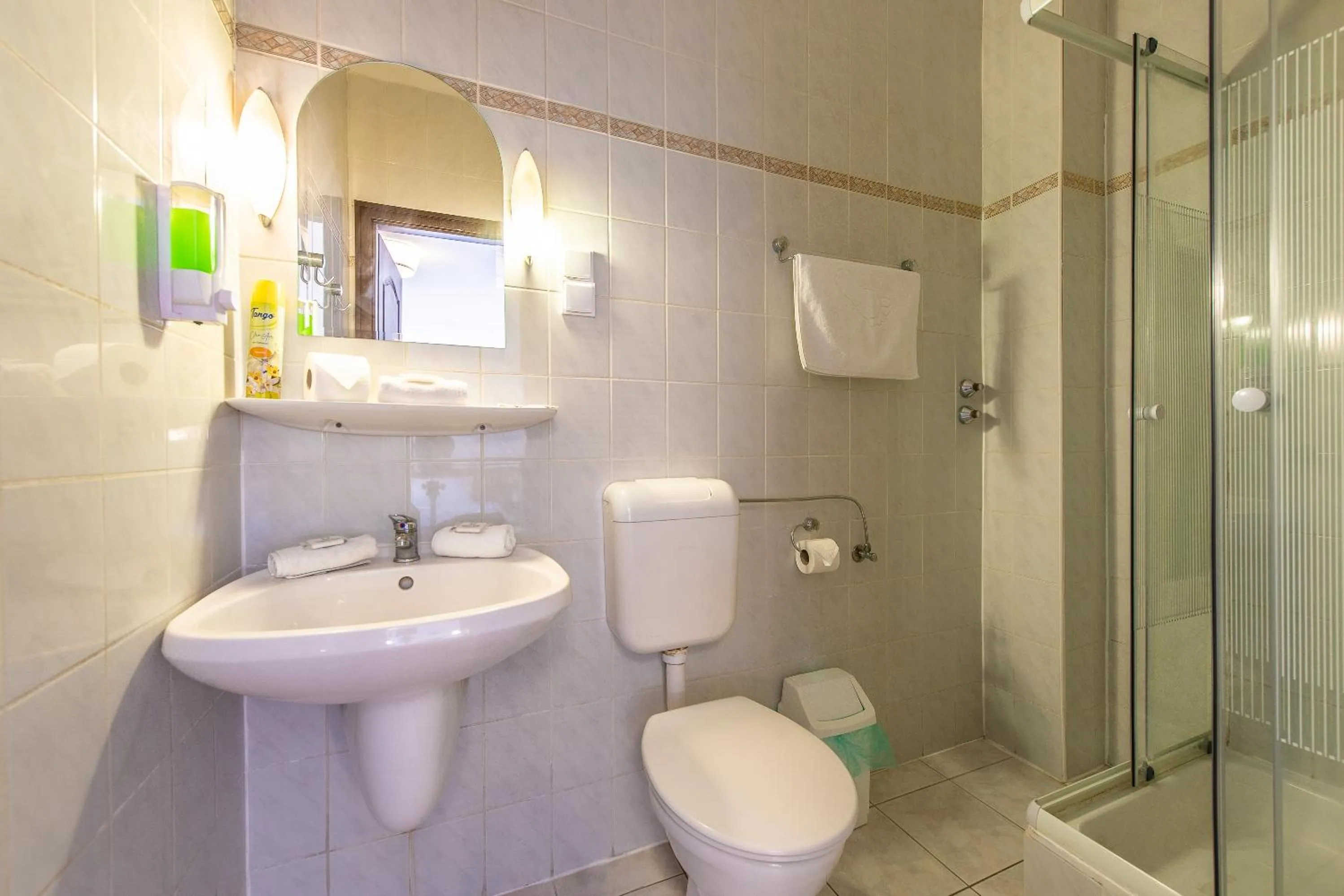 Toilet in Korona Panzió Budapest