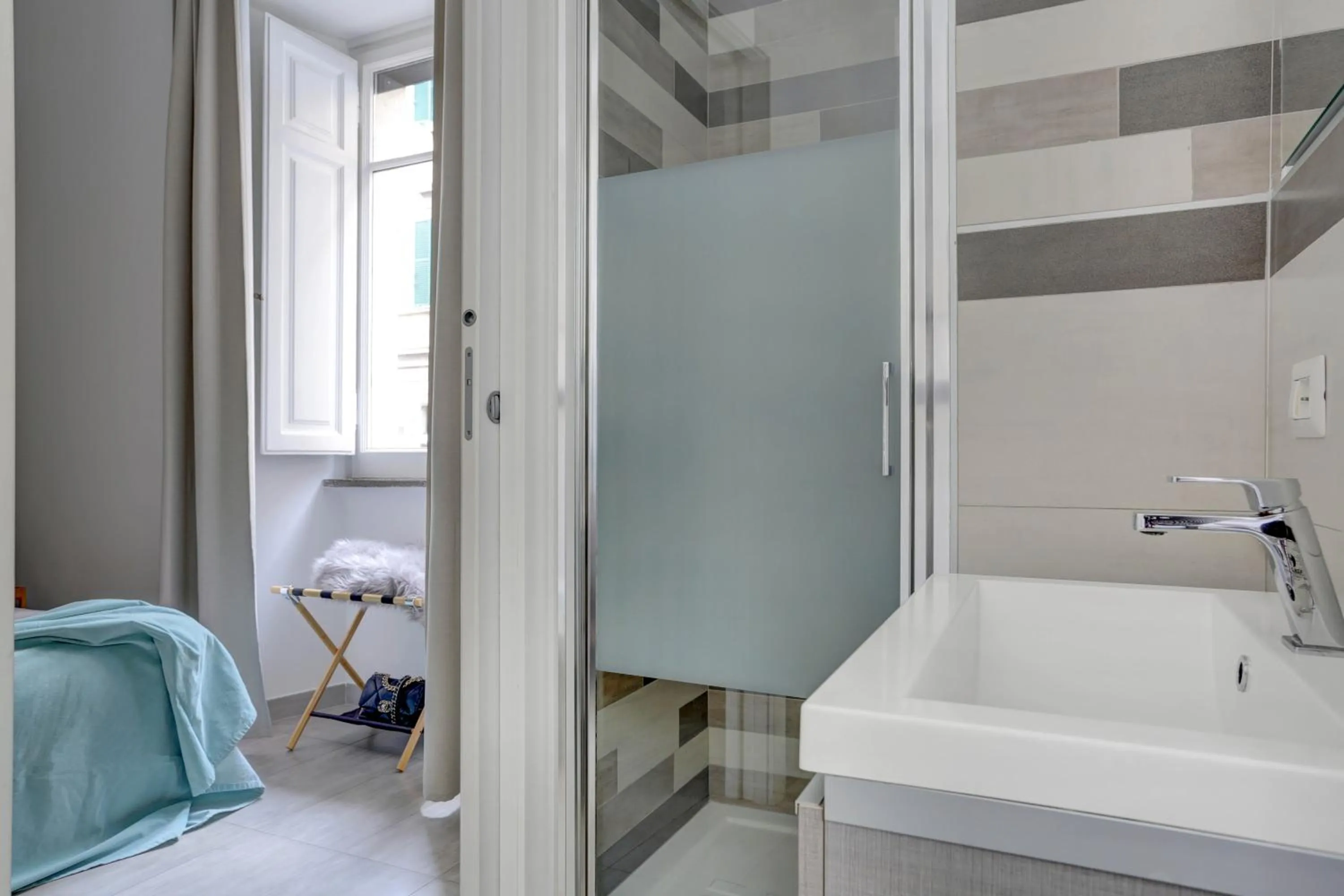 Shower in Colosseo Secret Garden - Home and More