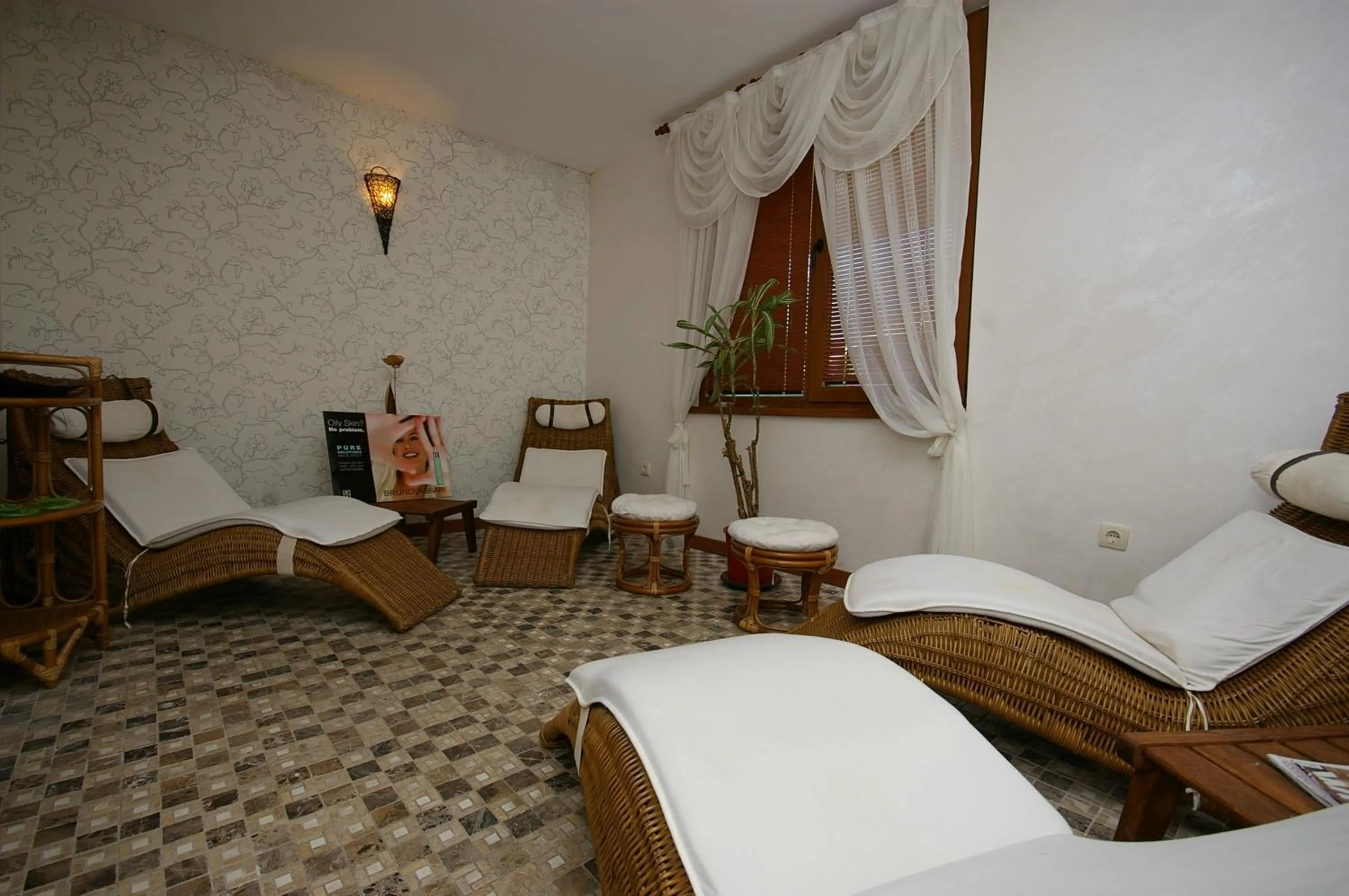 Spa and wellness centre/facilities, Bed in Laguna Beach Resort & Spa