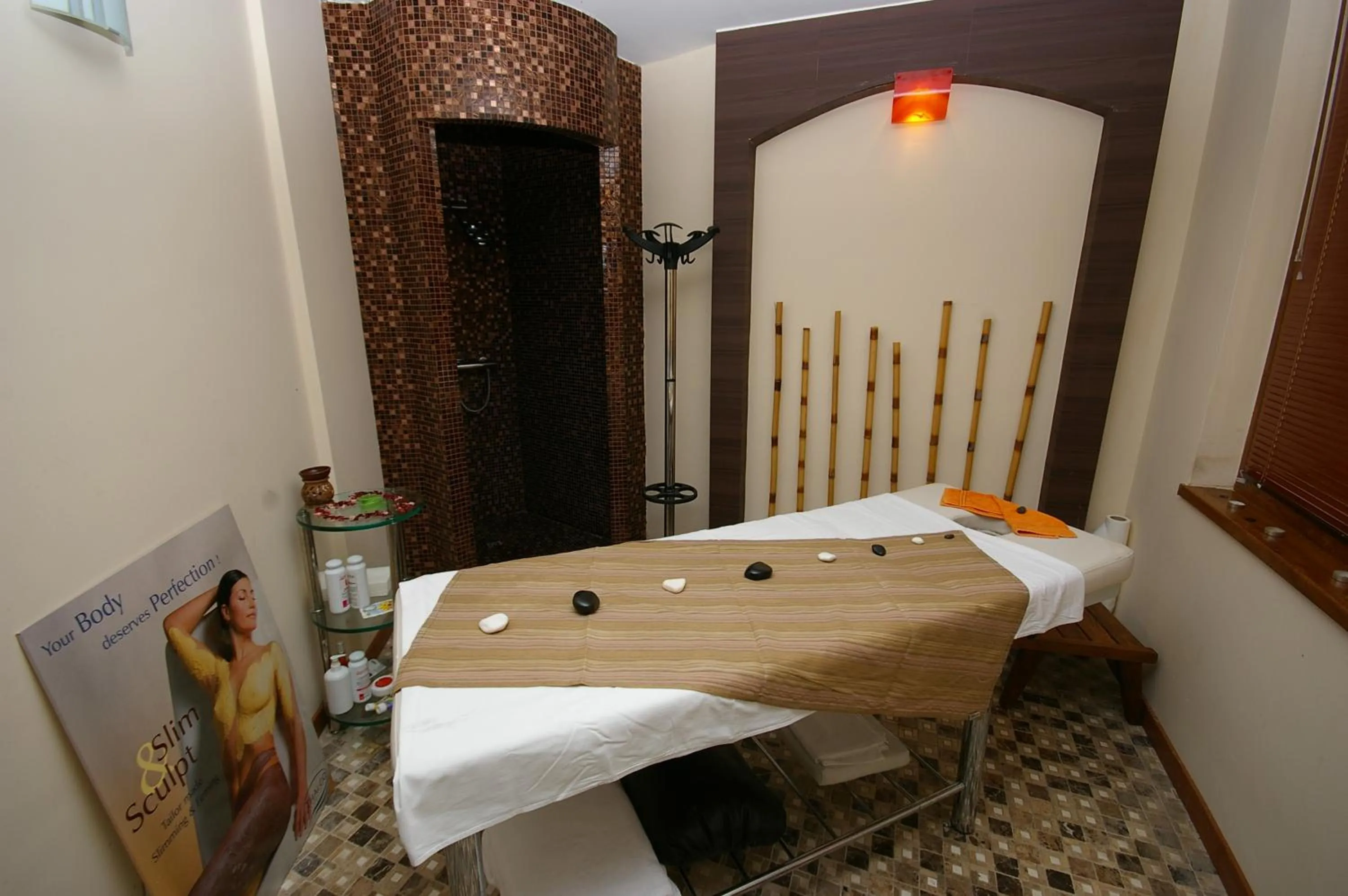 Spa and wellness centre/facilities, Bed in Laguna Beach Resort & Spa
