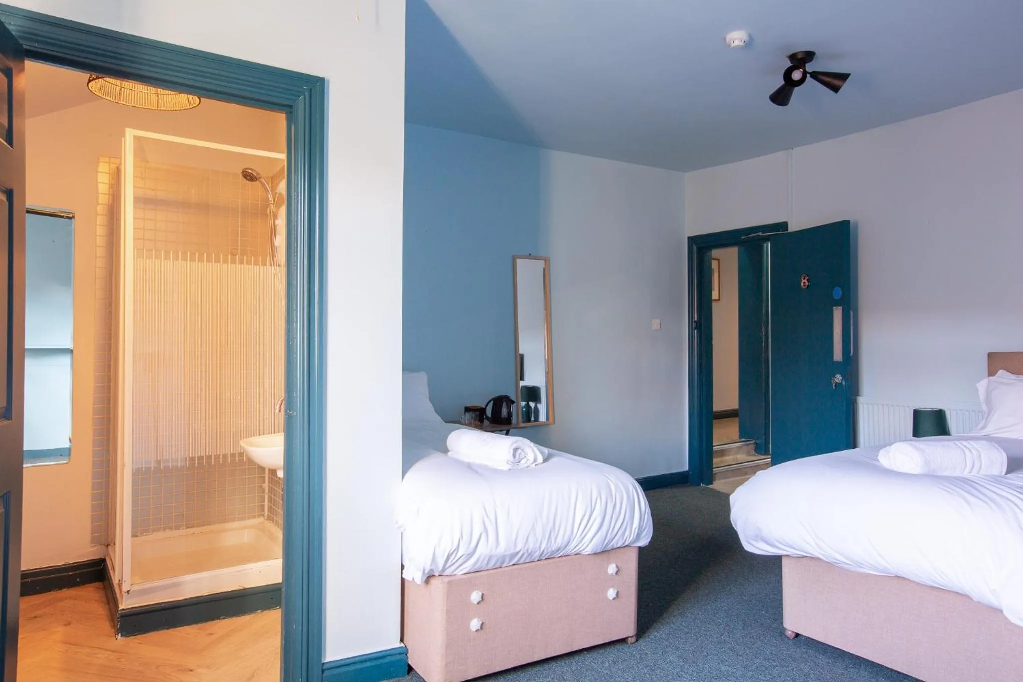 Bedroom, Bed in The Crown & Anchor