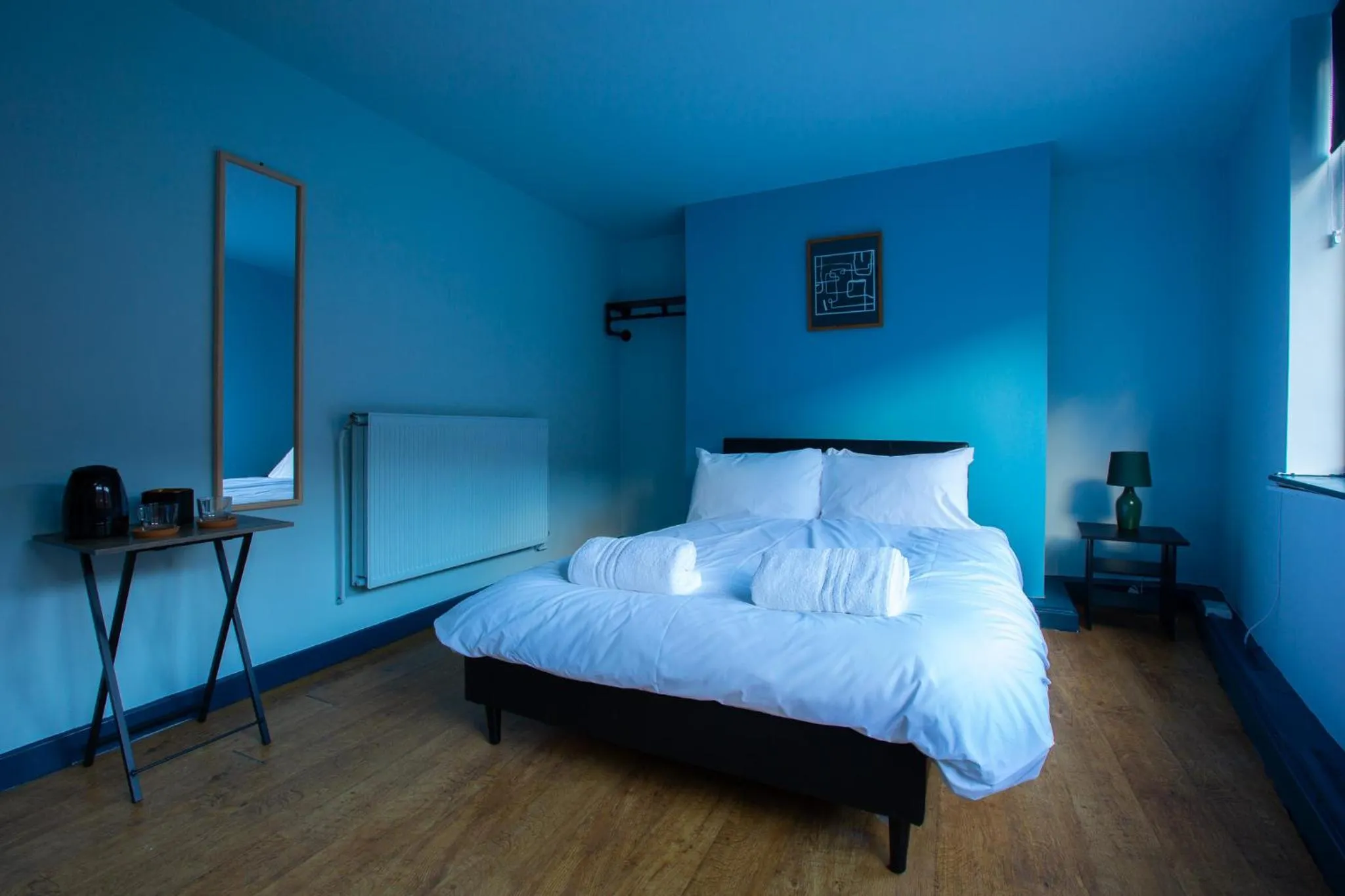 Bedroom, Bed in The Crown & Anchor