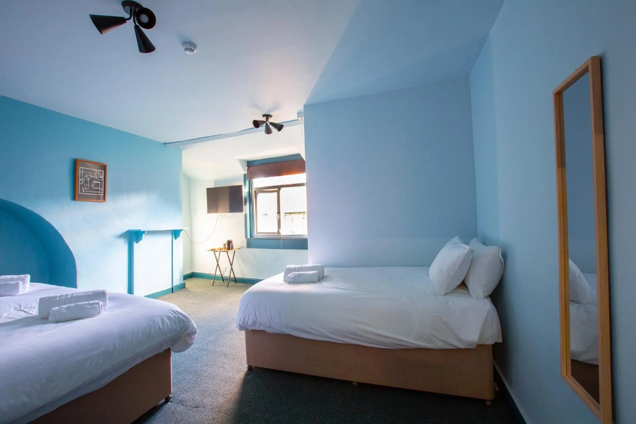 Bedroom, Bed in The Crown & Anchor