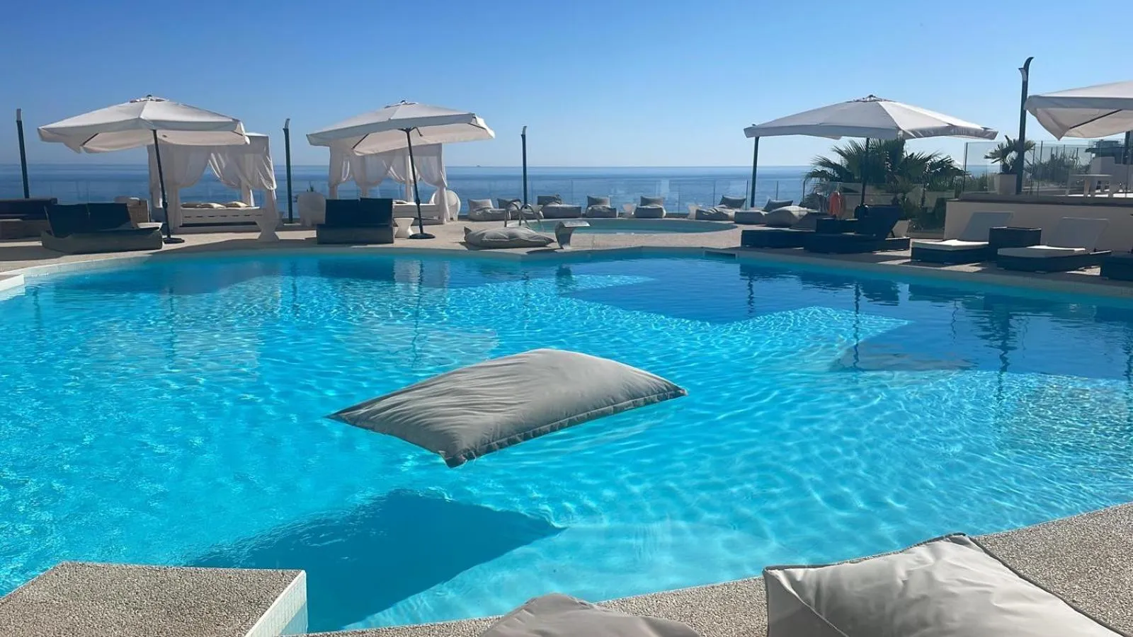 Swimming pool in Hotel Sporting Club