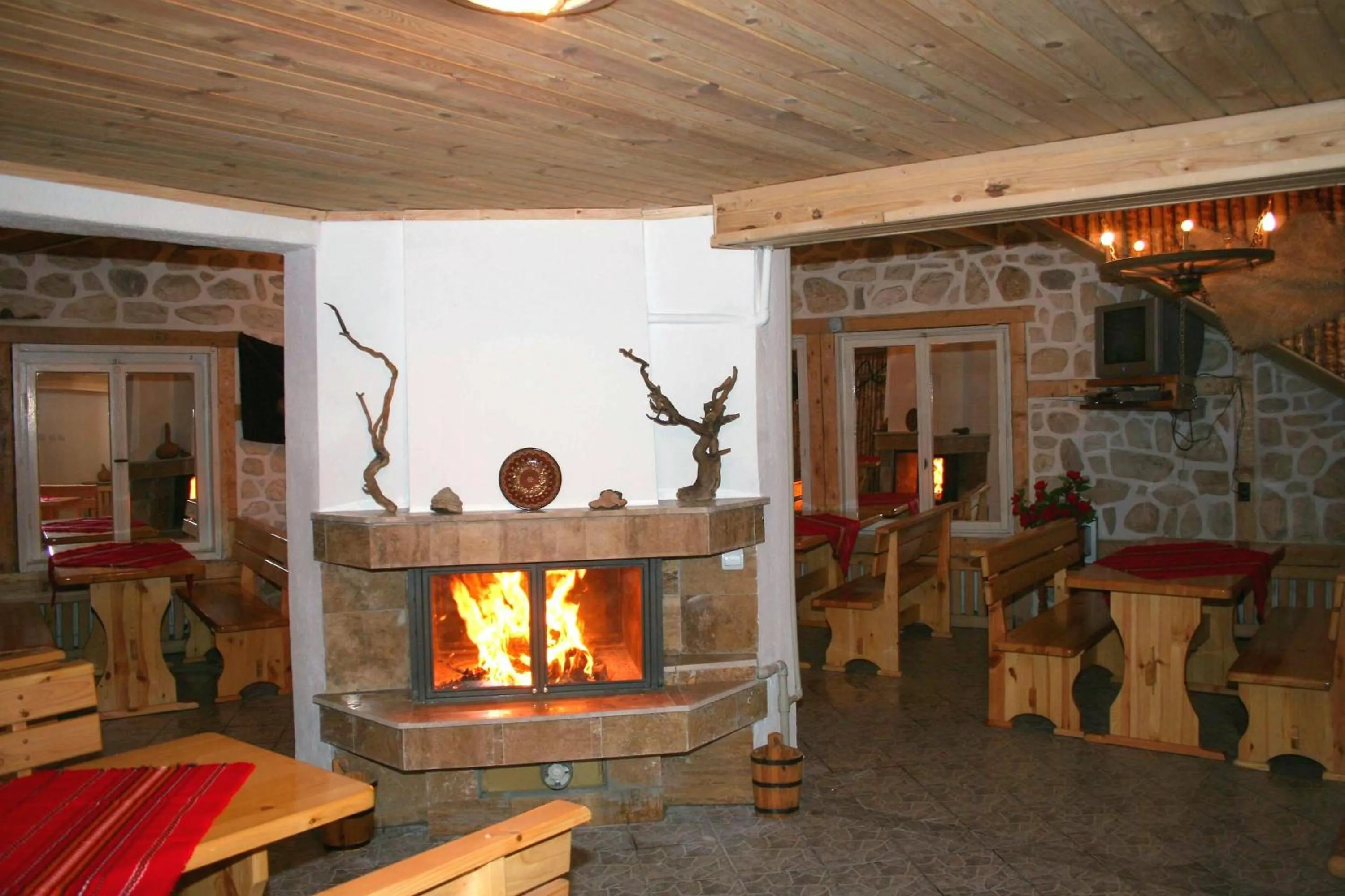 Restaurant/places to eat in Family Hotel Bisser