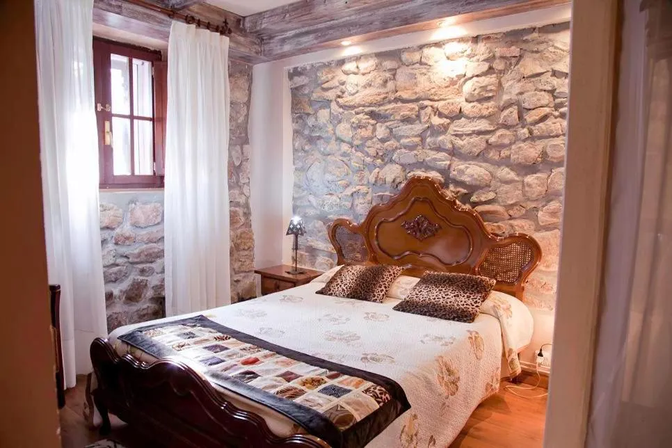 Photo of the whole room, Bed in La Posada de Langre